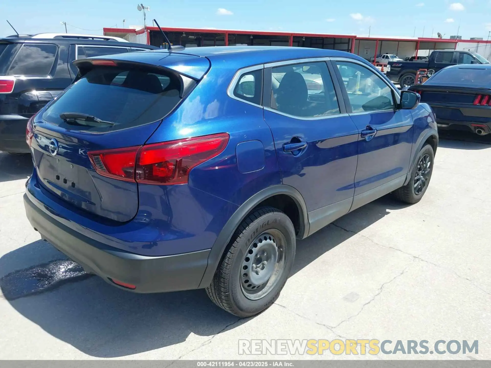 4 Photograph of a damaged car JN1BJ1CP5KW239325 NISSAN ROGUE SPORT 2019