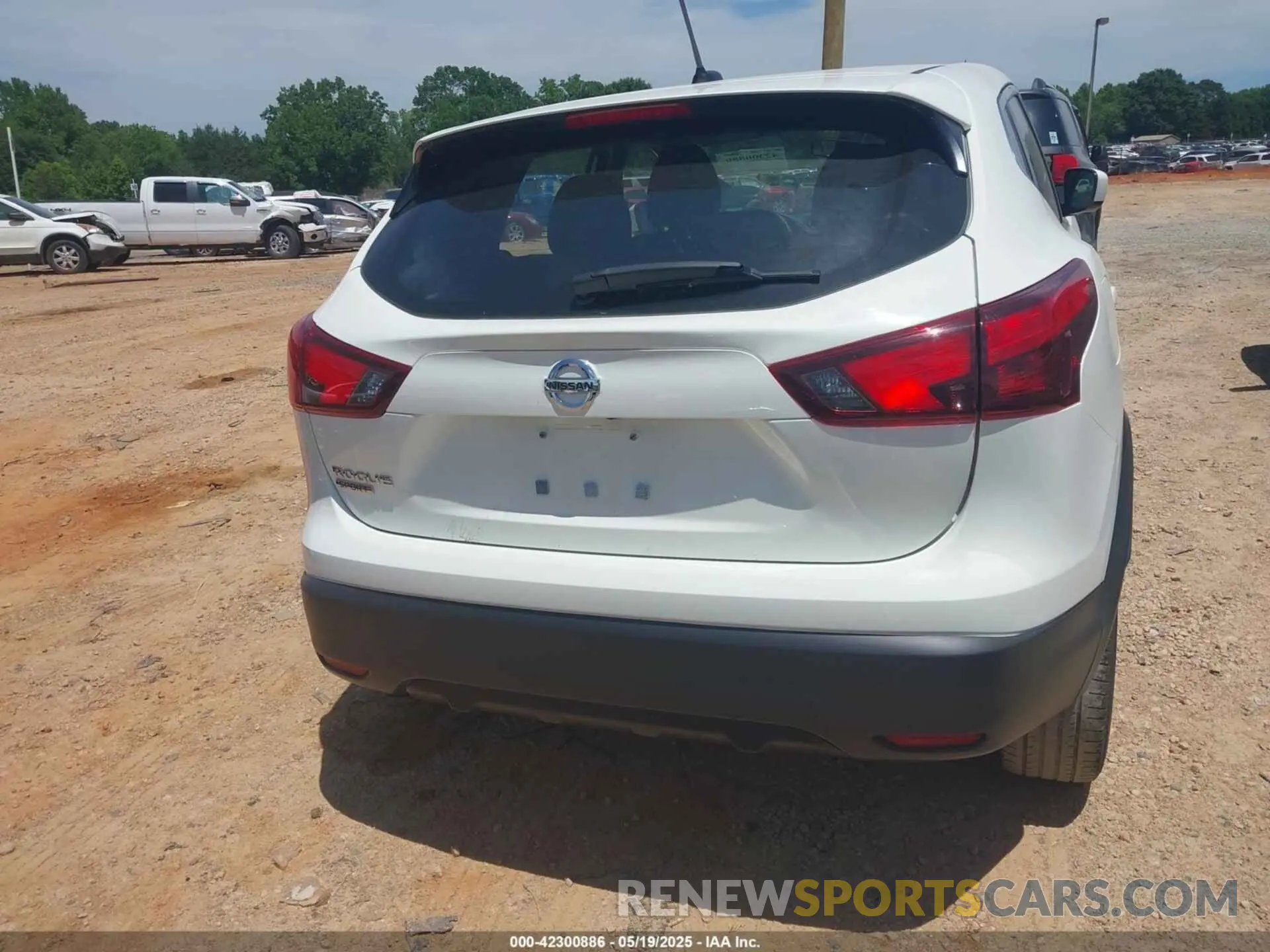 16 Фотография поврежденного автомобиля JN1BJ1CP5KW240376 NISSAN ROGUE SPORT 2019