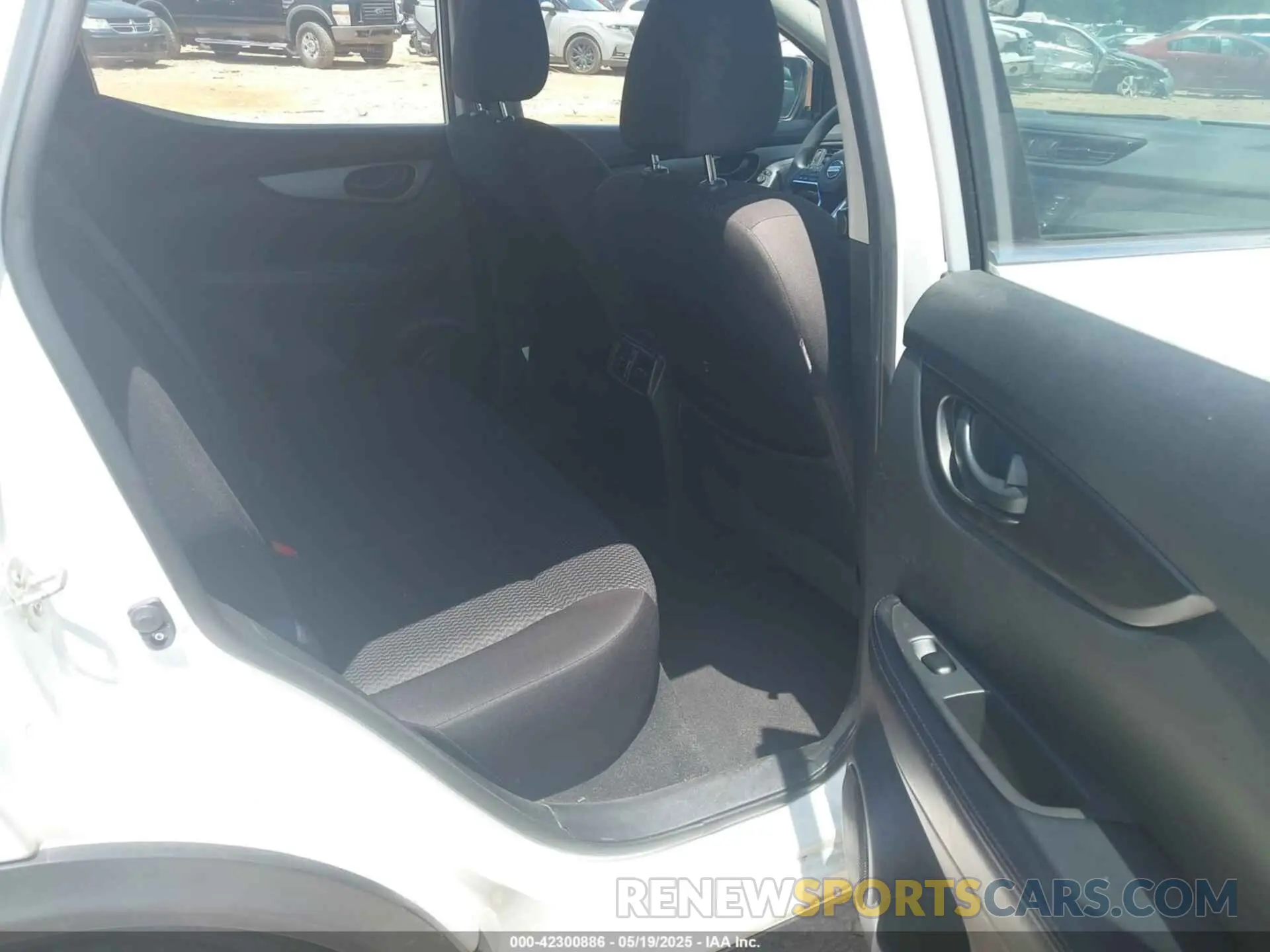 8 Фотография поврежденного автомобиля JN1BJ1CP5KW240376 NISSAN ROGUE SPORT 2019