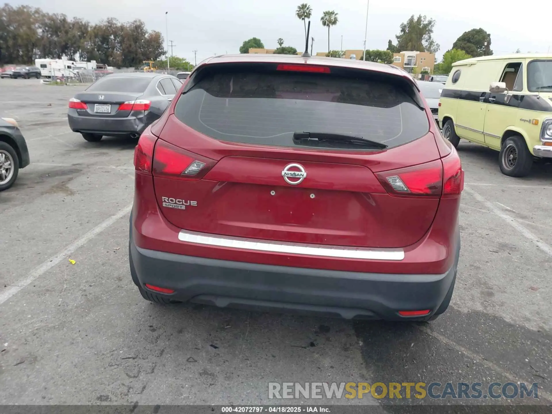 16 Photograph of a damaged car JN1BJ1CP6KW218824 NISSAN ROGUE SPORT 2019