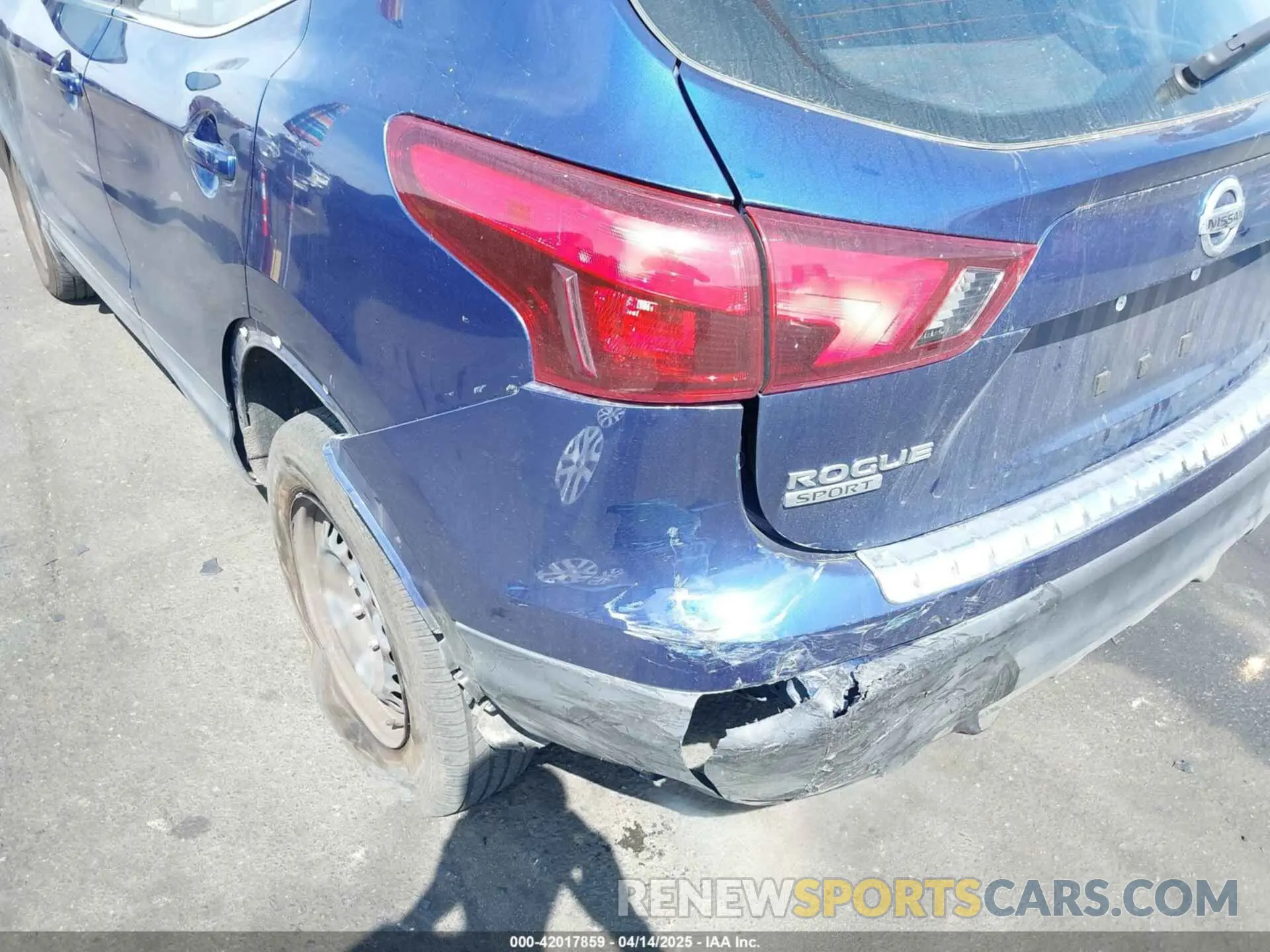 18 Photograph of a damaged car JN1BJ1CP6KW238720 NISSAN ROGUE SPORT 2019