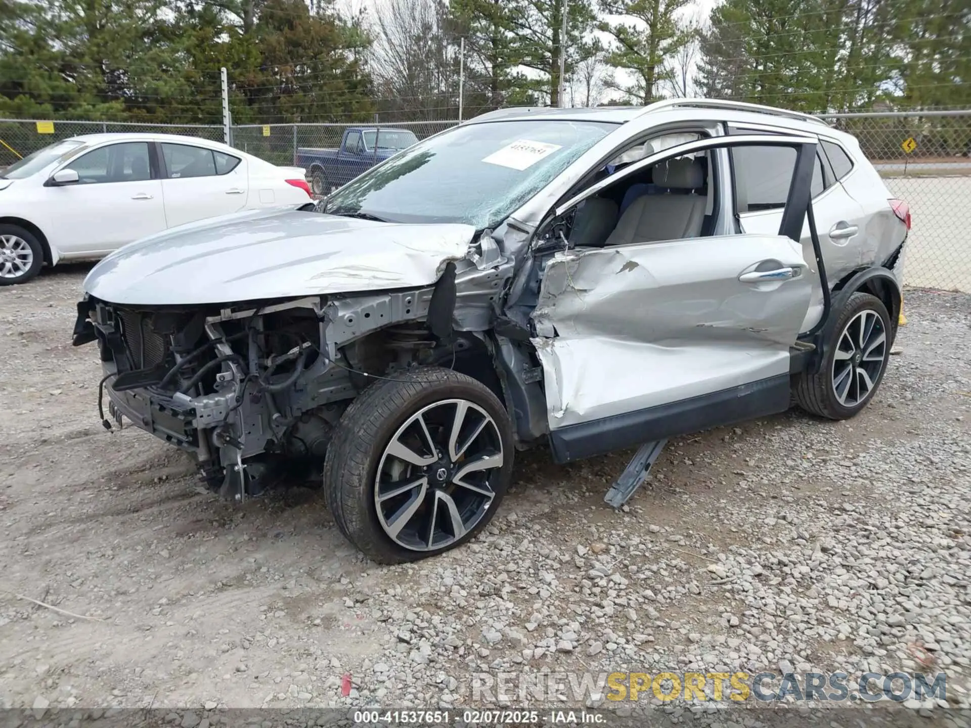 2 Photograph of a damaged car JN1BJ1CP6KW526950 NISSAN ROGUE SPORT 2019