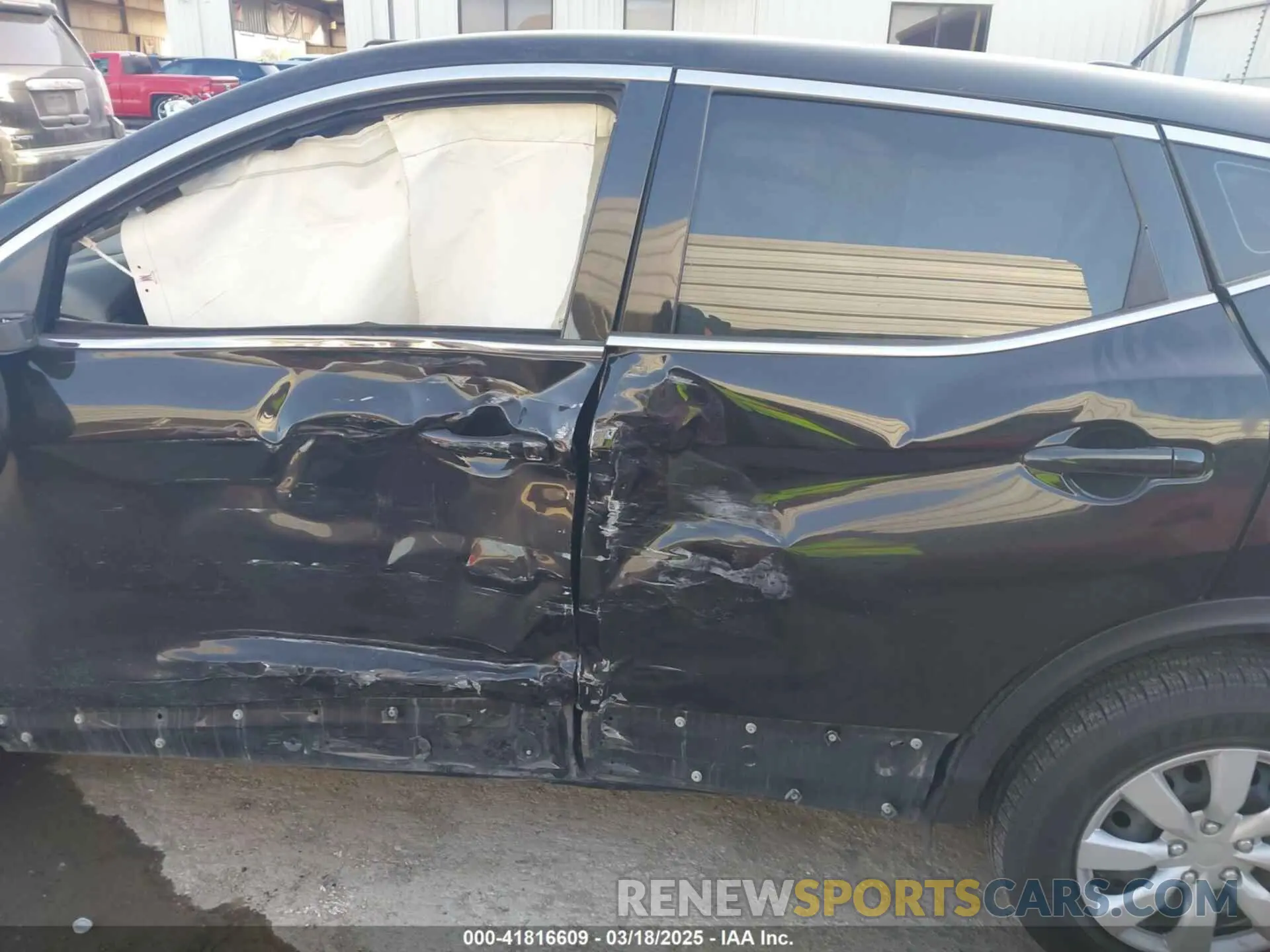14 Photograph of a damaged car JN1BJ1CP8KW528909 NISSAN ROGUE SPORT 2019