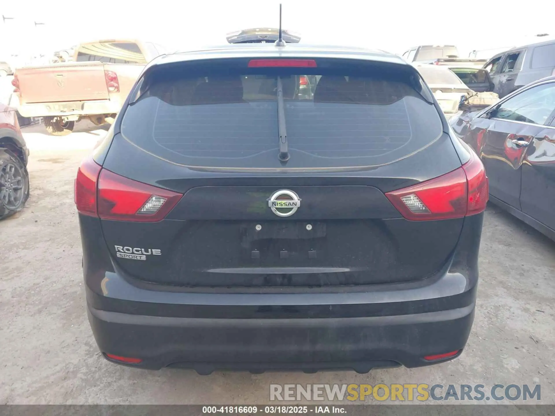 16 Photograph of a damaged car JN1BJ1CP8KW528909 NISSAN ROGUE SPORT 2019