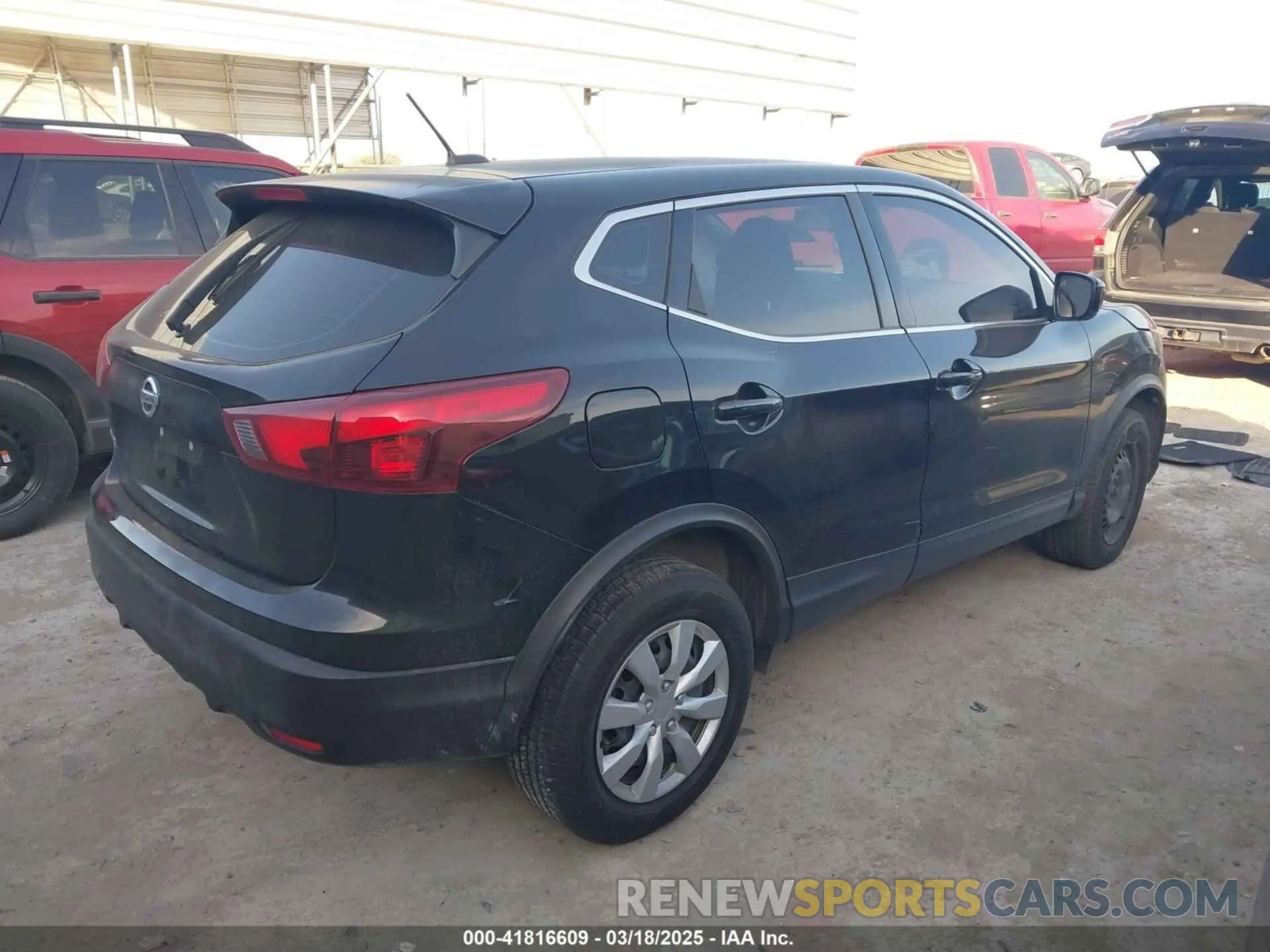 4 Photograph of a damaged car JN1BJ1CP8KW528909 NISSAN ROGUE SPORT 2019