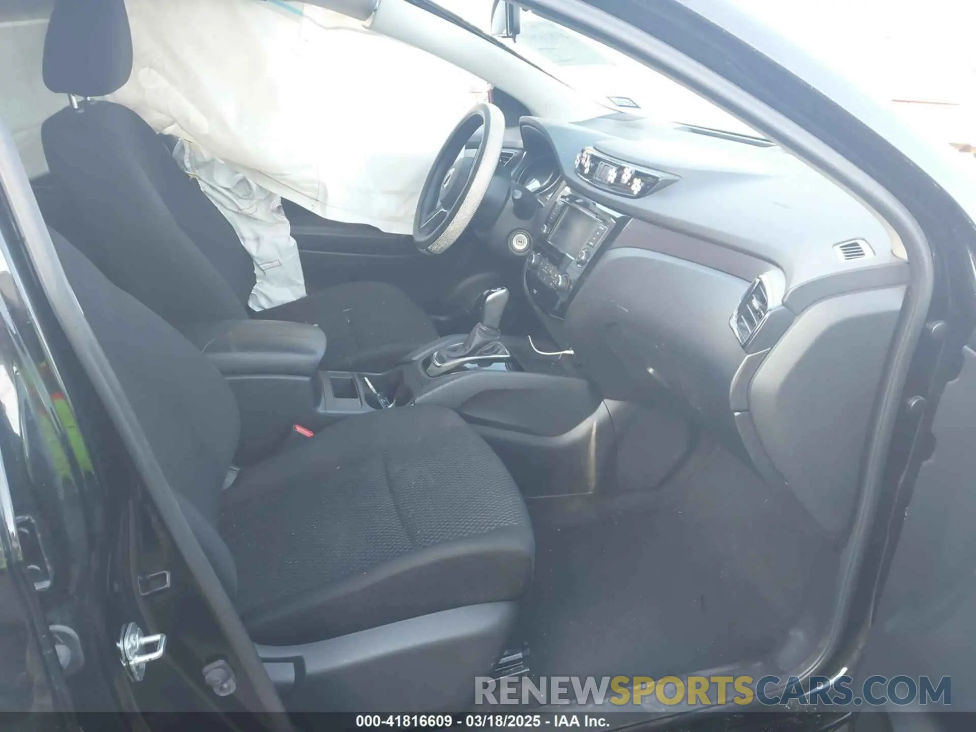 5 Photograph of a damaged car JN1BJ1CP8KW528909 NISSAN ROGUE SPORT 2019