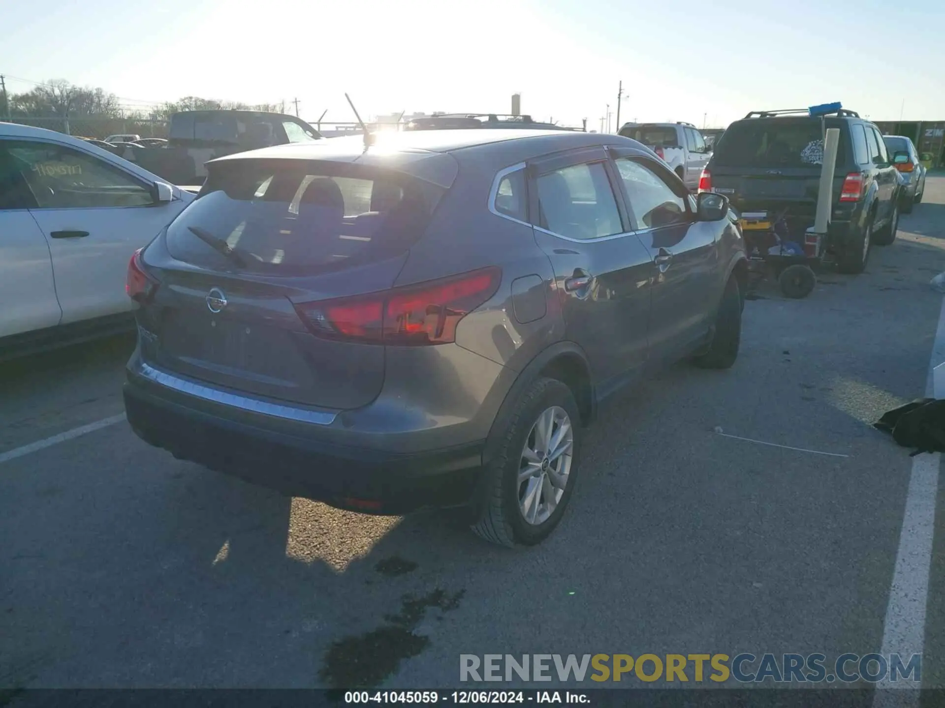 4 Photograph of a damaged car JN1BJ1CP9KW231017 NISSAN ROGUE SPORT 2019