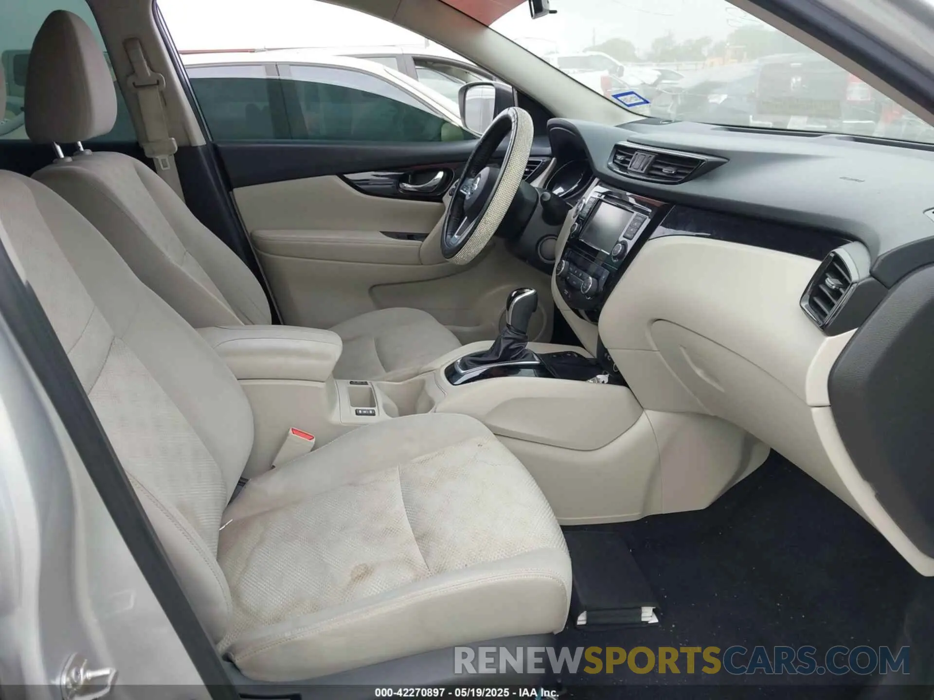 5 Photograph of a damaged car JN1BJ1CP9KW521189 NISSAN ROGUE SPORT 2019