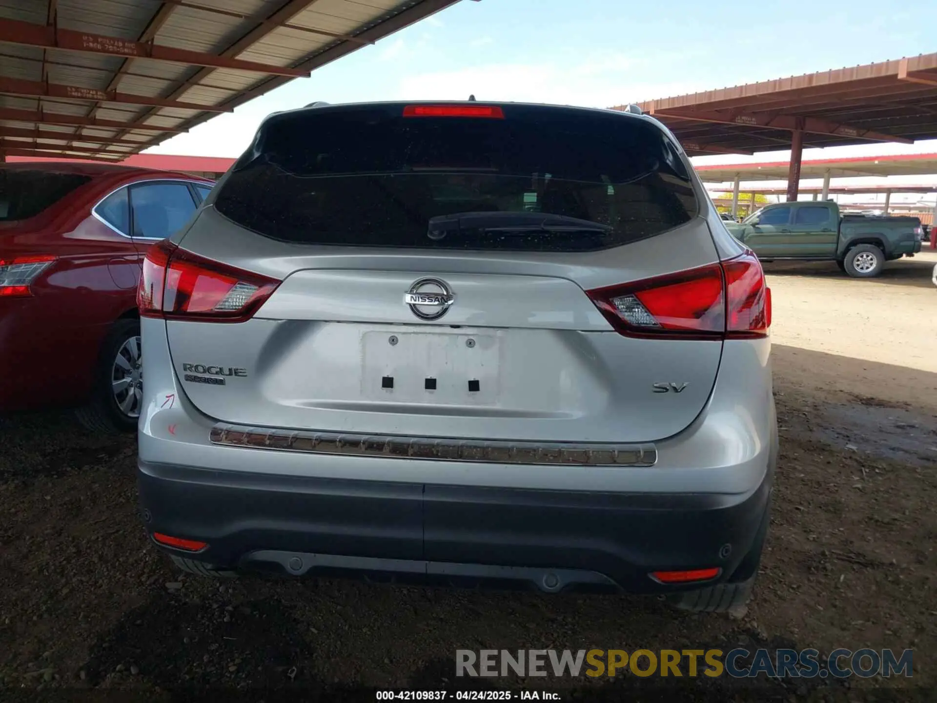 17 Photograph of a damaged car JN1BJ1CP9KW526974 NISSAN ROGUE SPORT 2019