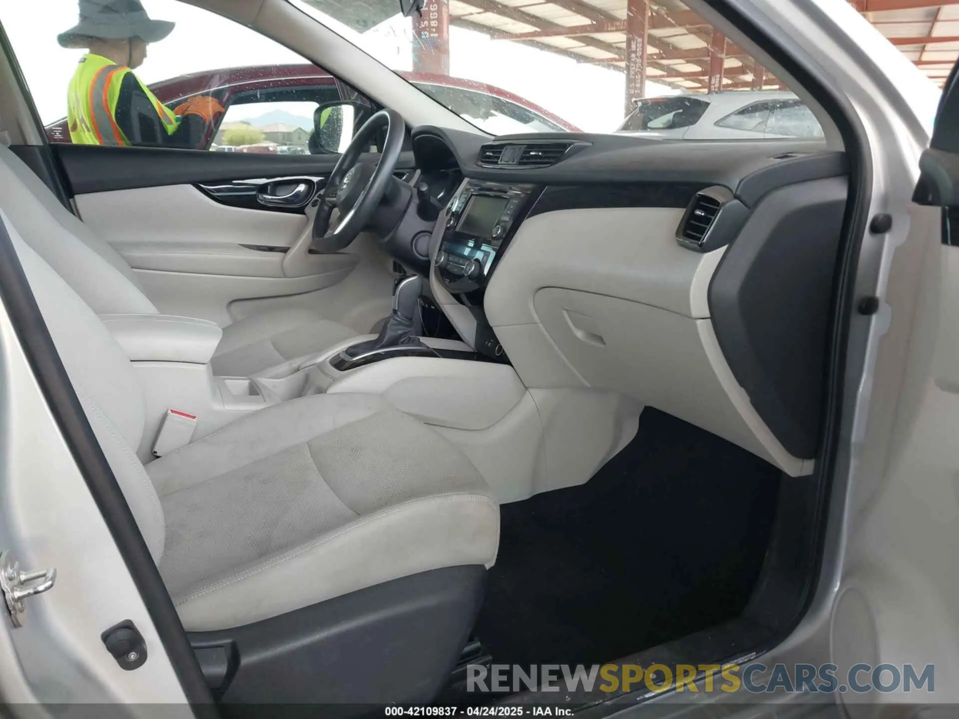 5 Photograph of a damaged car JN1BJ1CP9KW526974 NISSAN ROGUE SPORT 2019