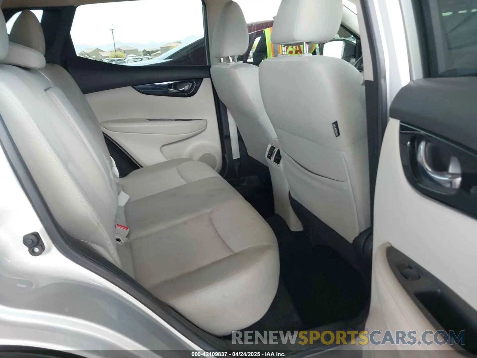 8 Photograph of a damaged car JN1BJ1CP9KW526974 NISSAN ROGUE SPORT 2019