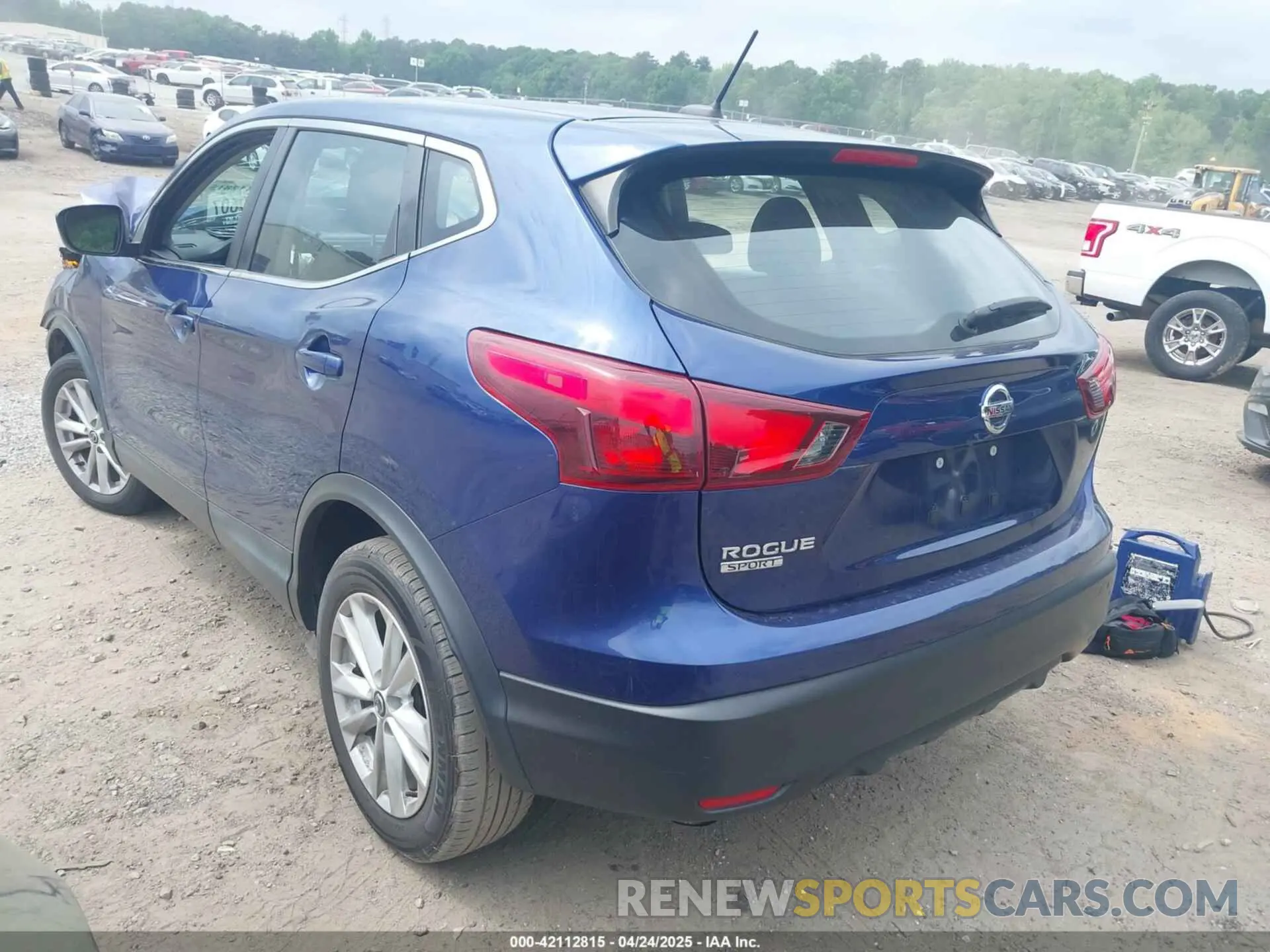 3 Photograph of a damaged car JN1BJ1CPXKW243886 NISSAN ROGUE SPORT 2019