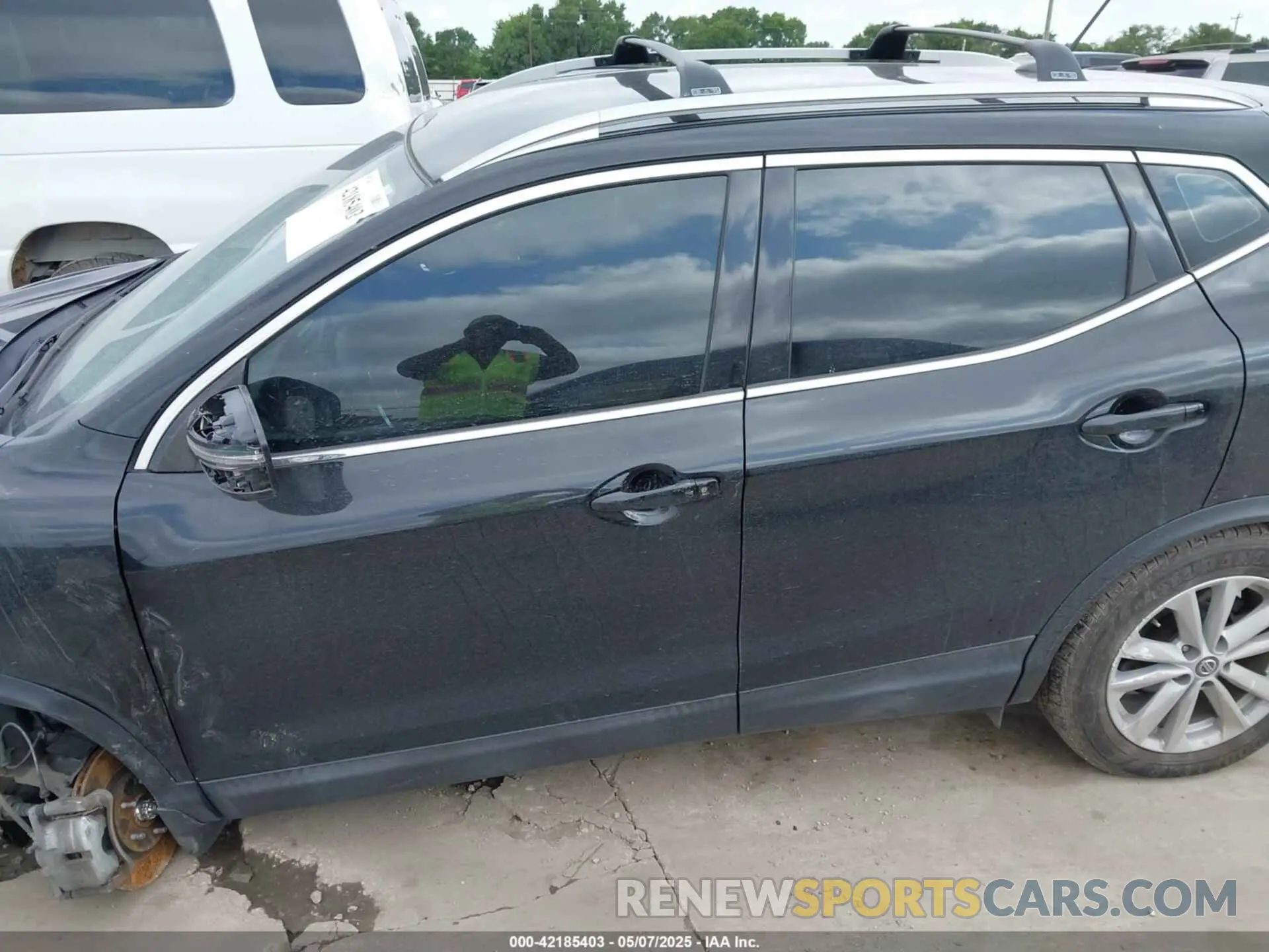 14 Photograph of a damaged car JN1BJ1CR0KW627340 NISSAN ROGUE SPORT 2019