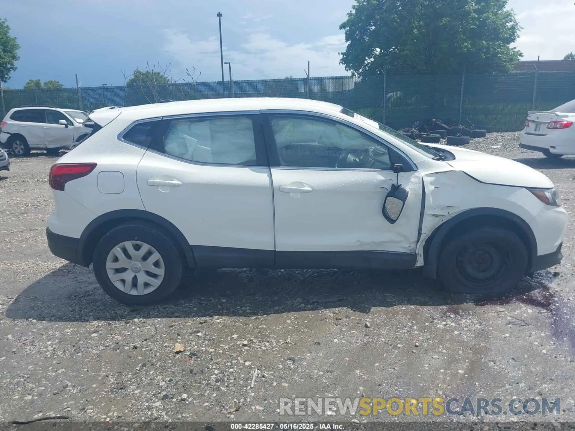 13 Фотография поврежденного автомобиля JN1BJ1CR1KW316175 NISSAN ROGUE SPORT 2019
