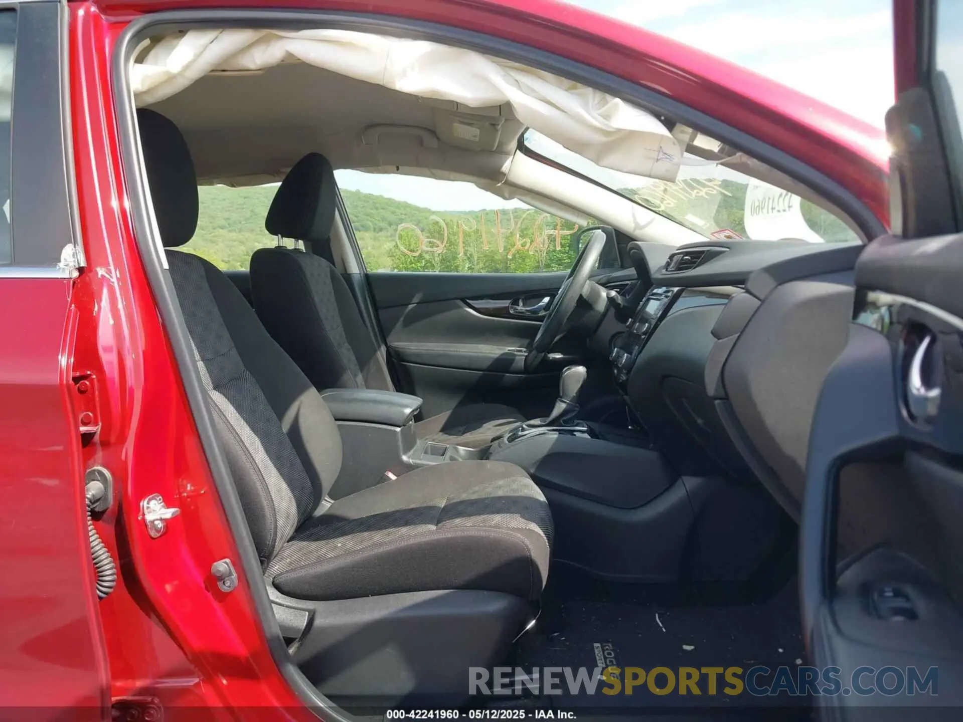 5 Photograph of a damaged car JN1BJ1CR1KW336183 NISSAN ROGUE SPORT 2019