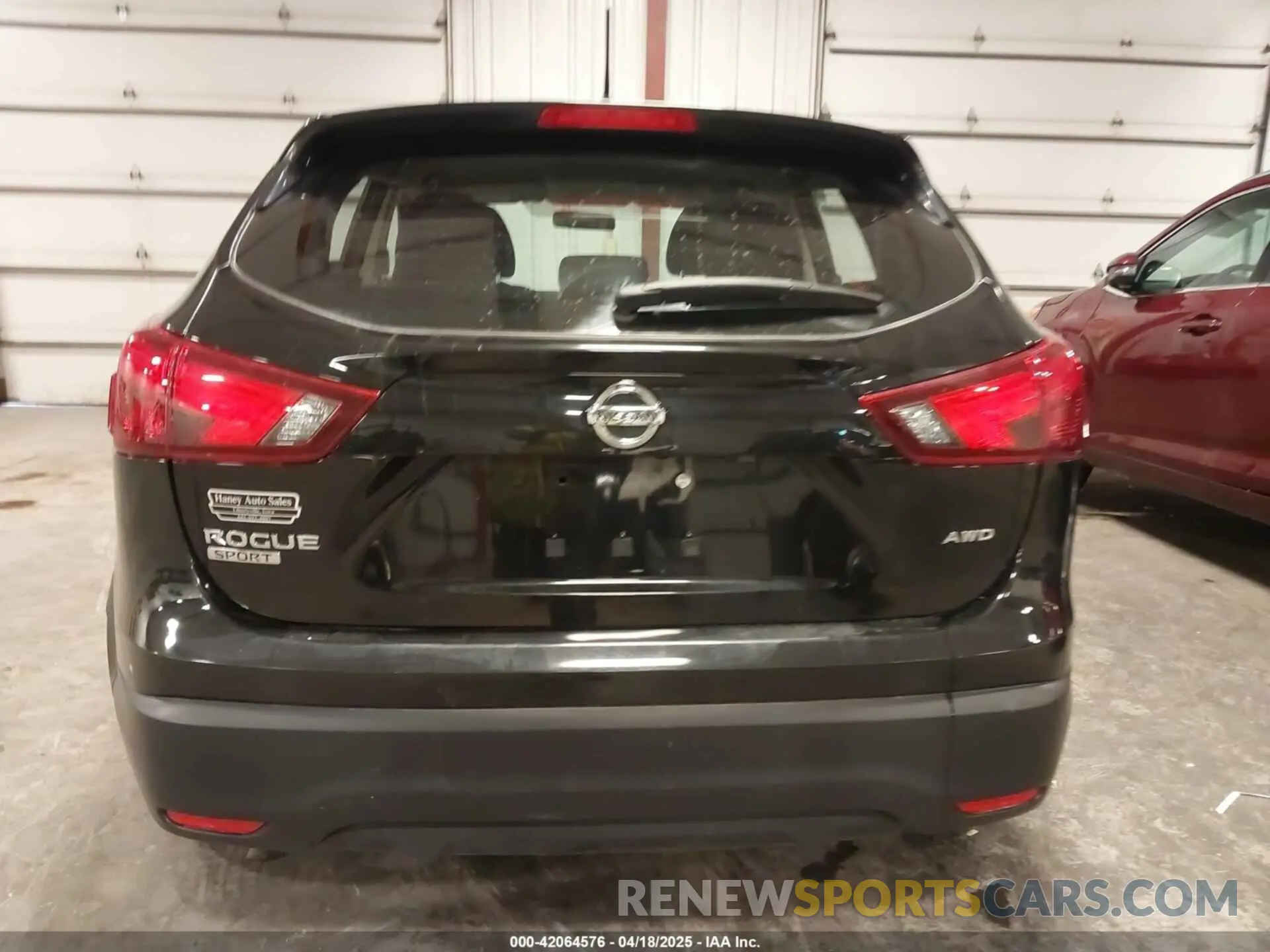 17 Photograph of a damaged car JN1BJ1CR1KW624110 NISSAN ROGUE SPORT 2019