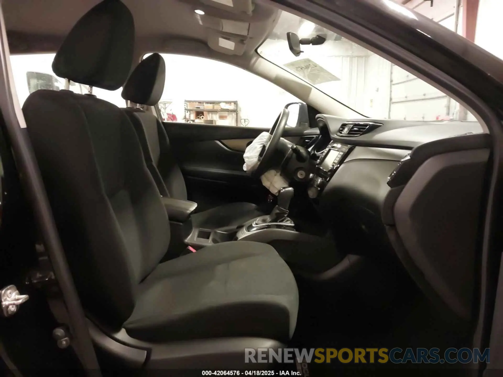 5 Photograph of a damaged car JN1BJ1CR1KW624110 NISSAN ROGUE SPORT 2019