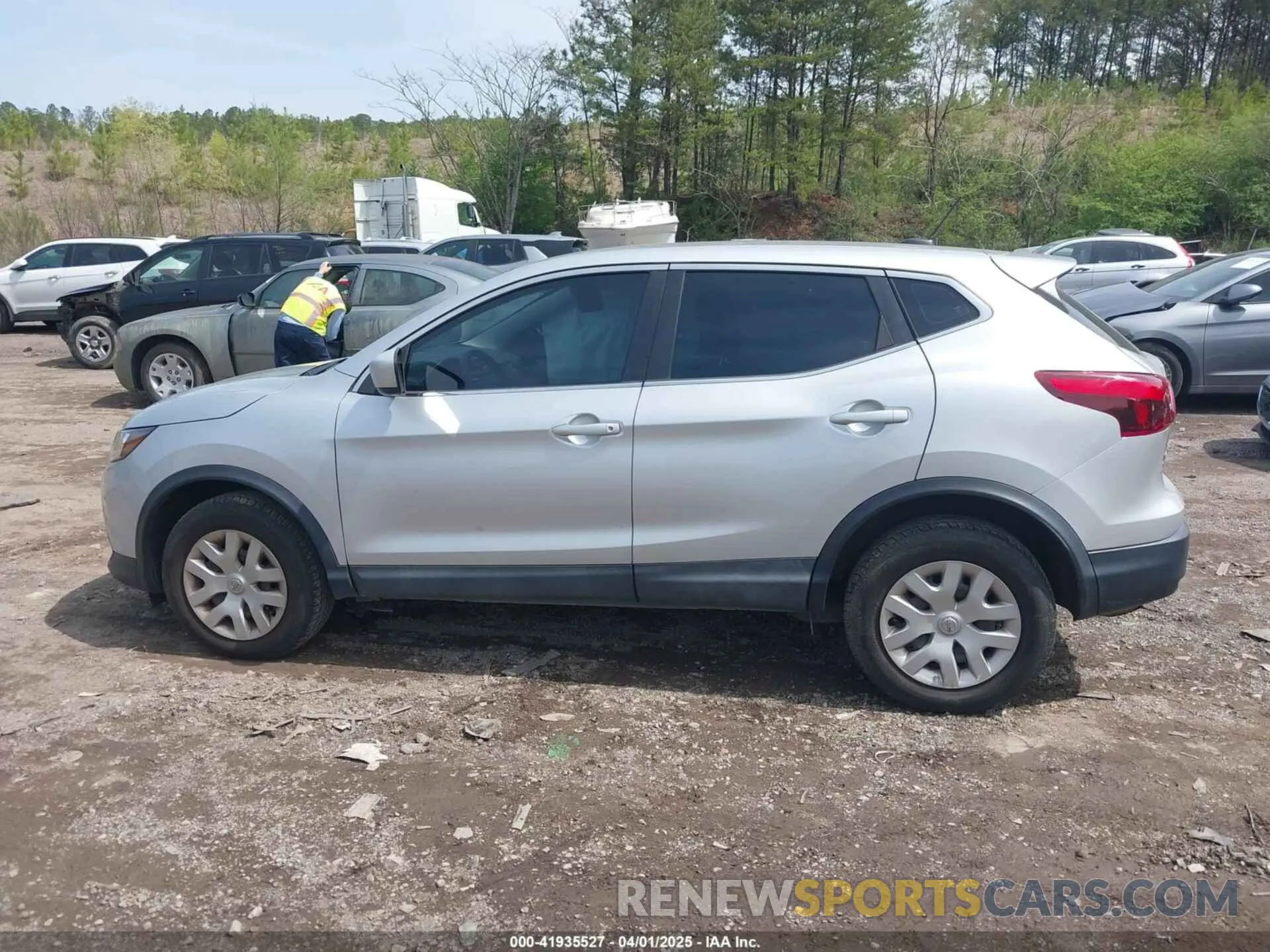 14 Photograph of a damaged car JN1BJ1CR3KW333494 NISSAN ROGUE SPORT 2019