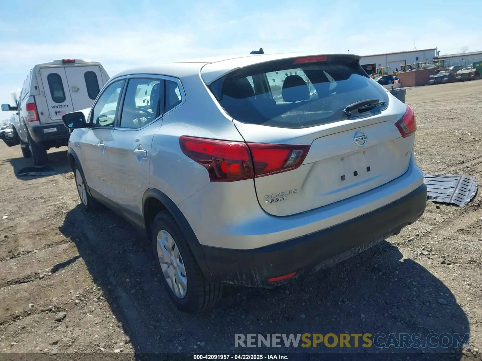 3 Photograph of a damaged car JN1BJ1CR5KW326515 NISSAN ROGUE SPORT 2019