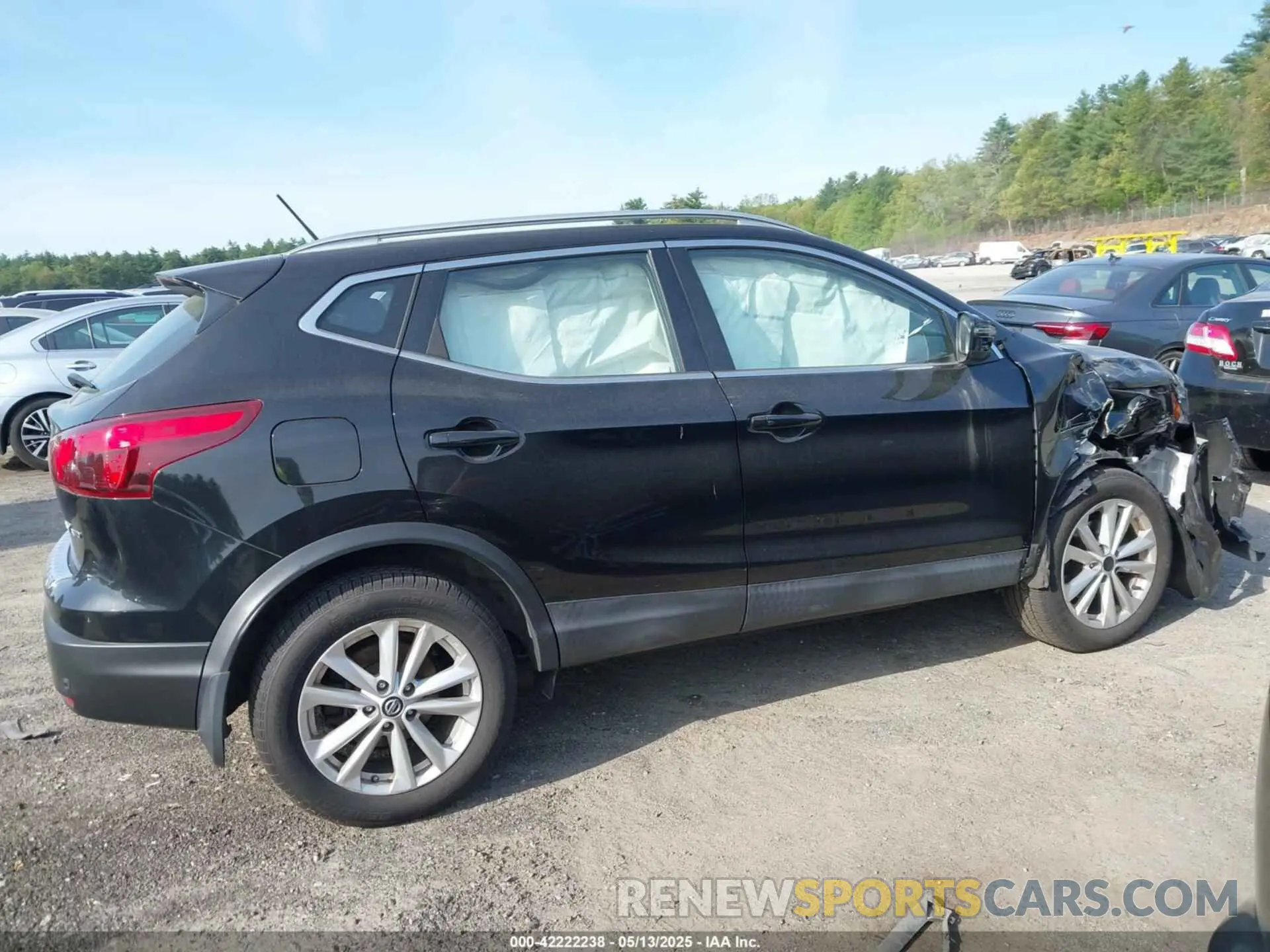 13 Photograph of a damaged car JN1BJ1CR5KW623221 NISSAN ROGUE SPORT 2019