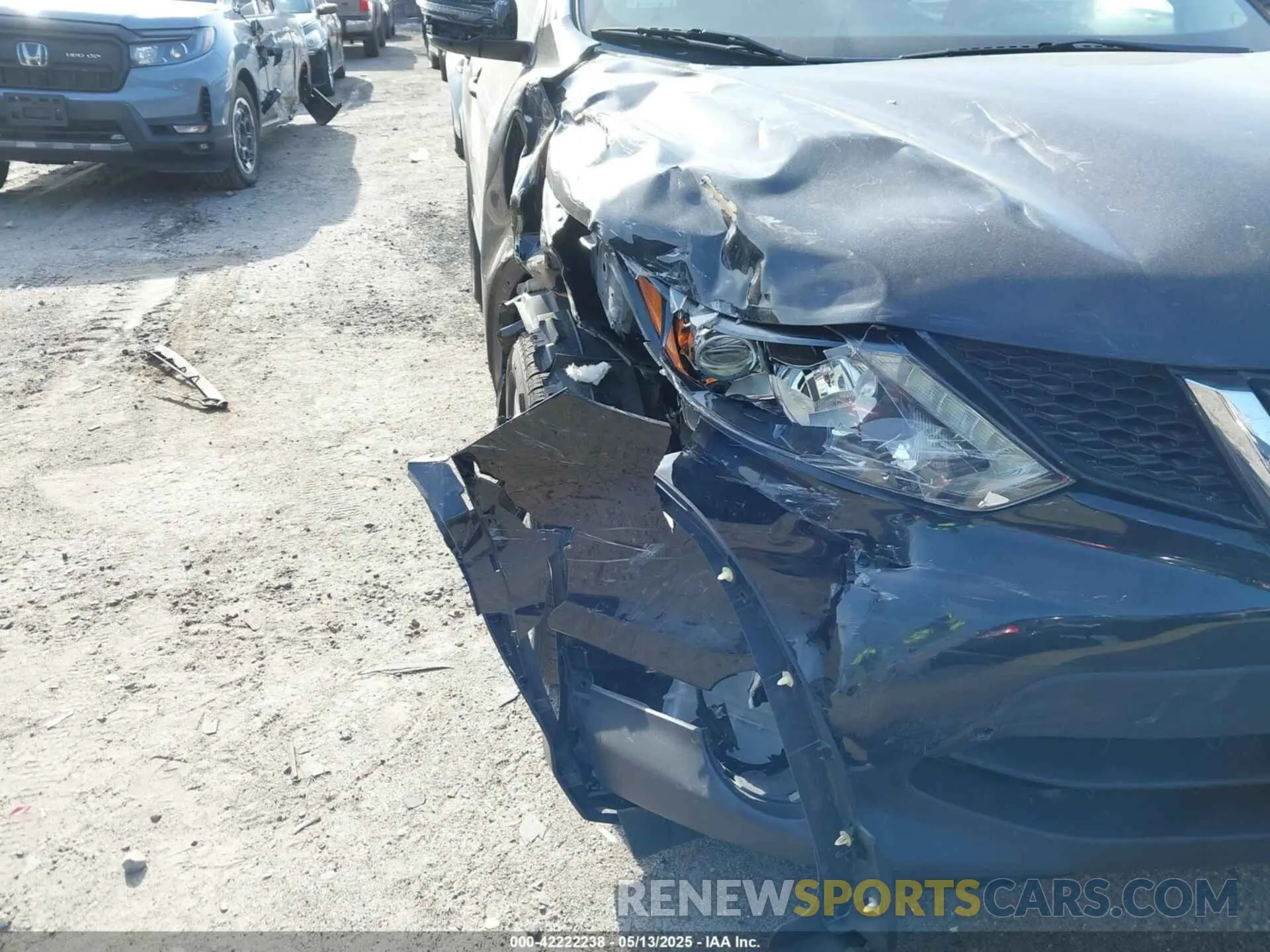 17 Photograph of a damaged car JN1BJ1CR5KW623221 NISSAN ROGUE SPORT 2019