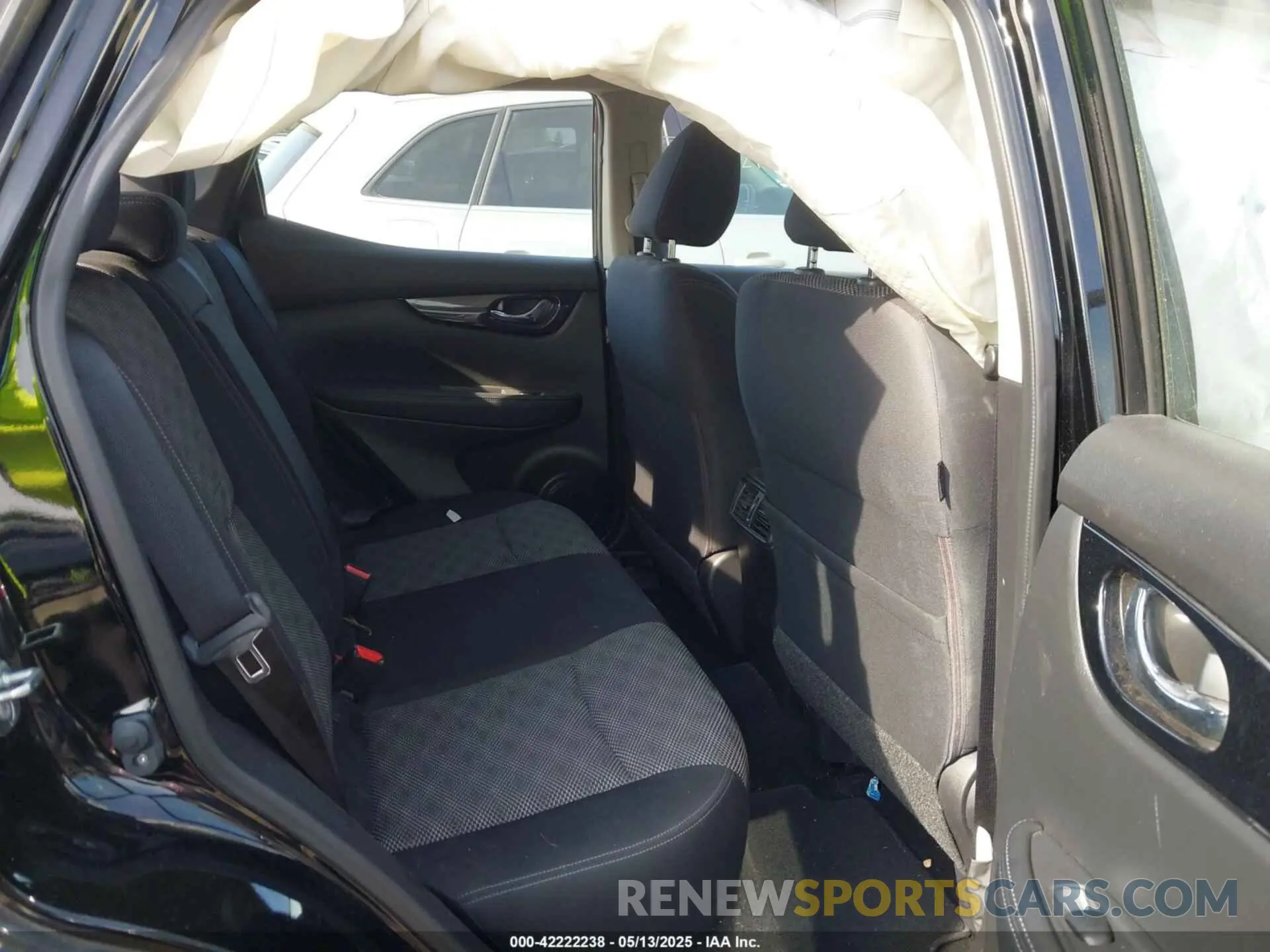 8 Photograph of a damaged car JN1BJ1CR5KW623221 NISSAN ROGUE SPORT 2019