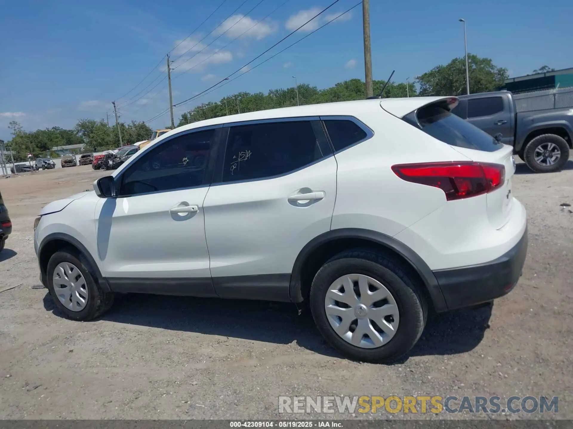 14 Photograph of a damaged car JN1BJ1CR6KW330198 NISSAN ROGUE SPORT 2019