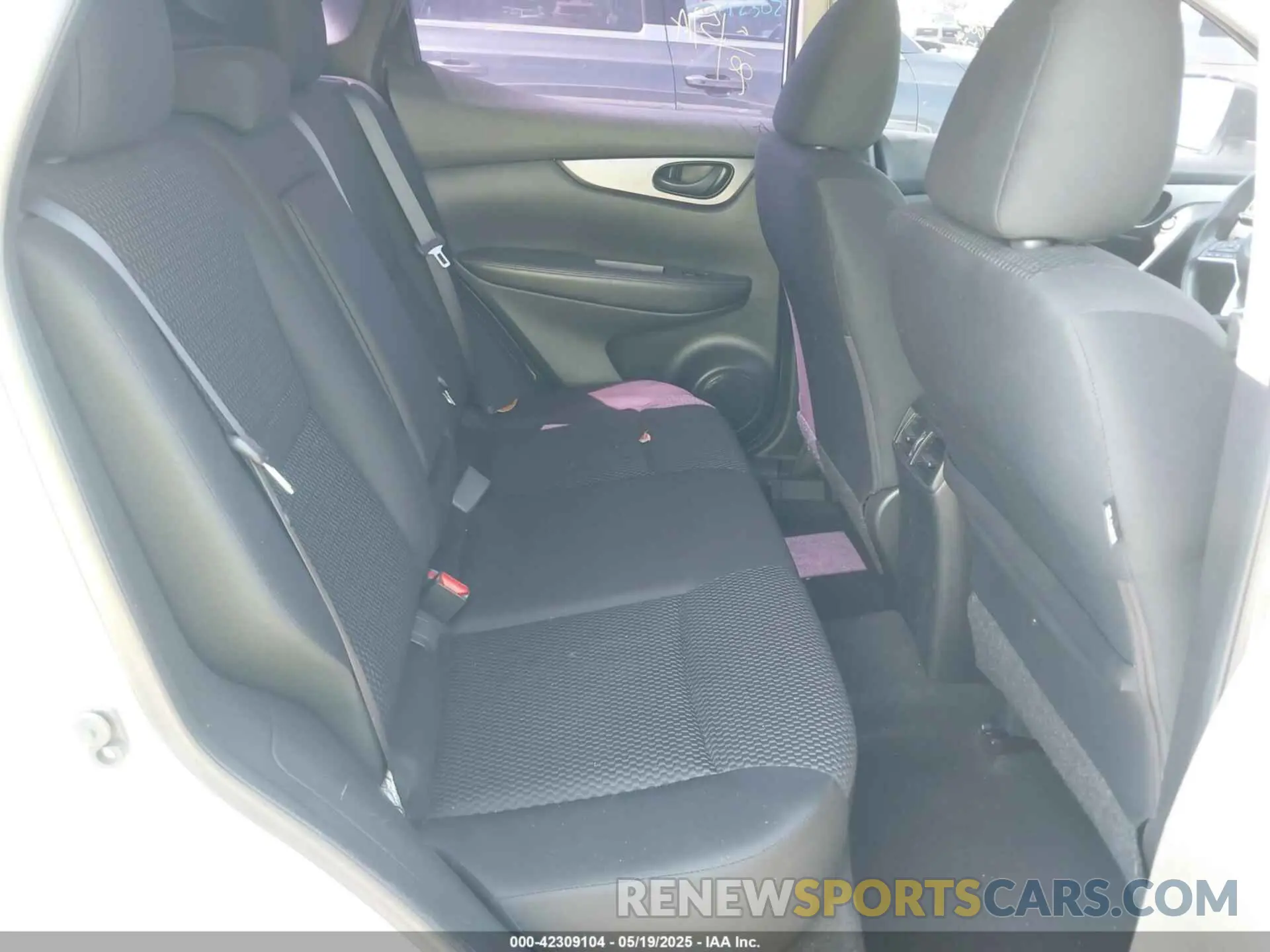 8 Photograph of a damaged car JN1BJ1CR6KW330198 NISSAN ROGUE SPORT 2019