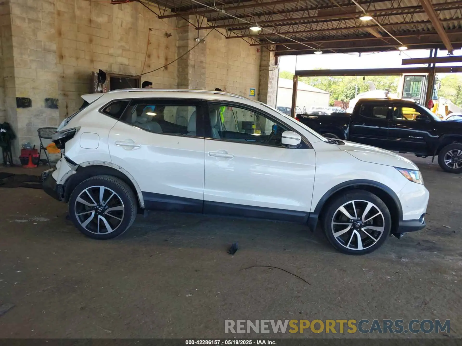 14 Фотография поврежденного автомобиля JN1BJ1CR6KW340777 NISSAN ROGUE SPORT 2019