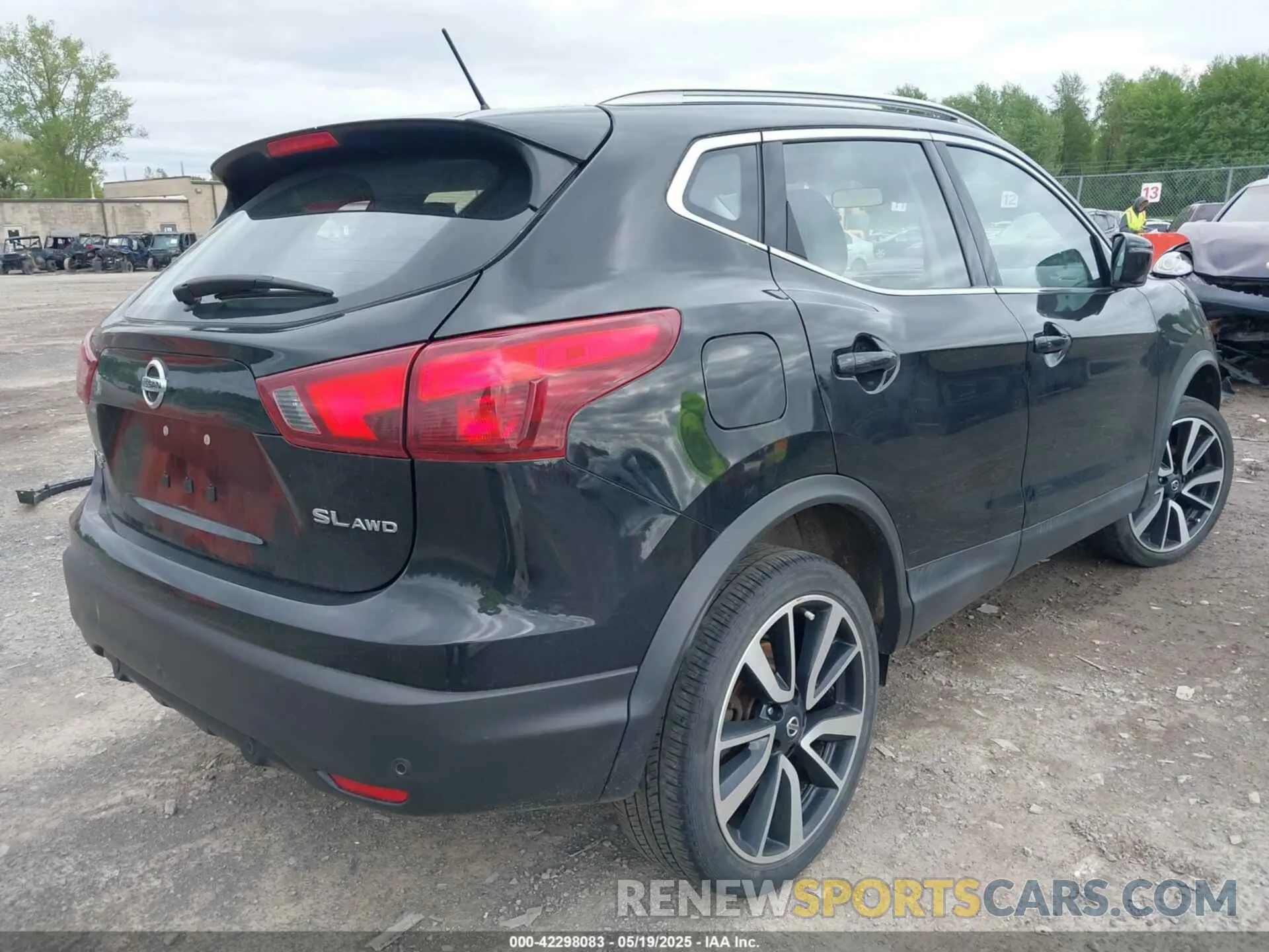 4 Photograph of a damaged car JN1BJ1CR7KW319629 NISSAN ROGUE SPORT 2019