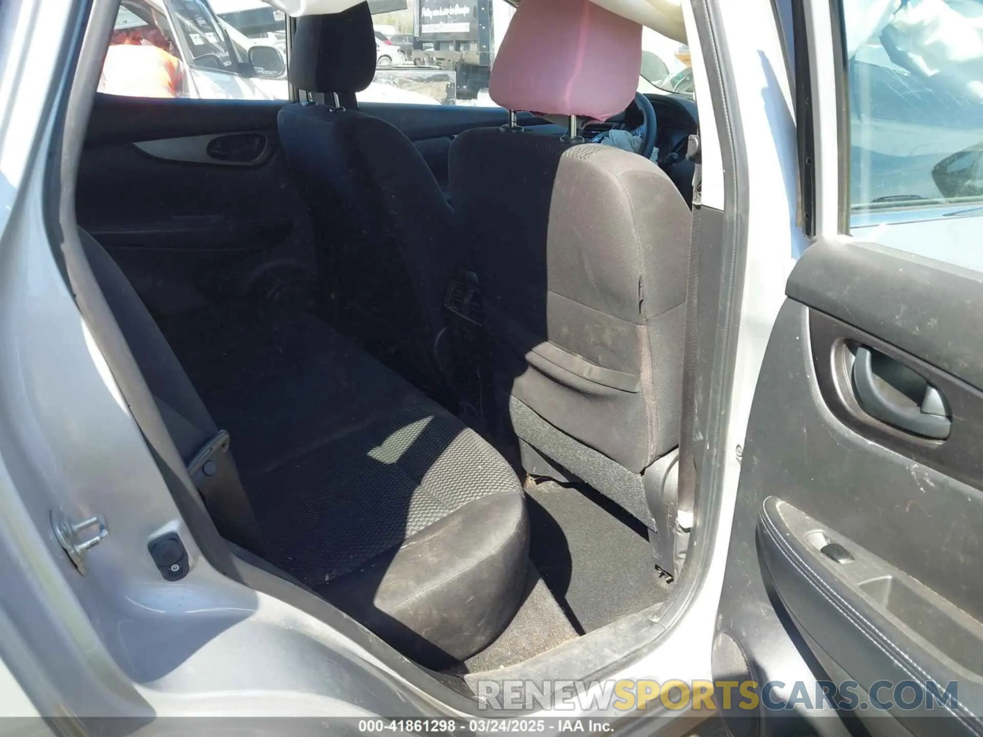 8 Photograph of a damaged car JN1BJ1CR8KW348475 NISSAN ROGUE SPORT 2019