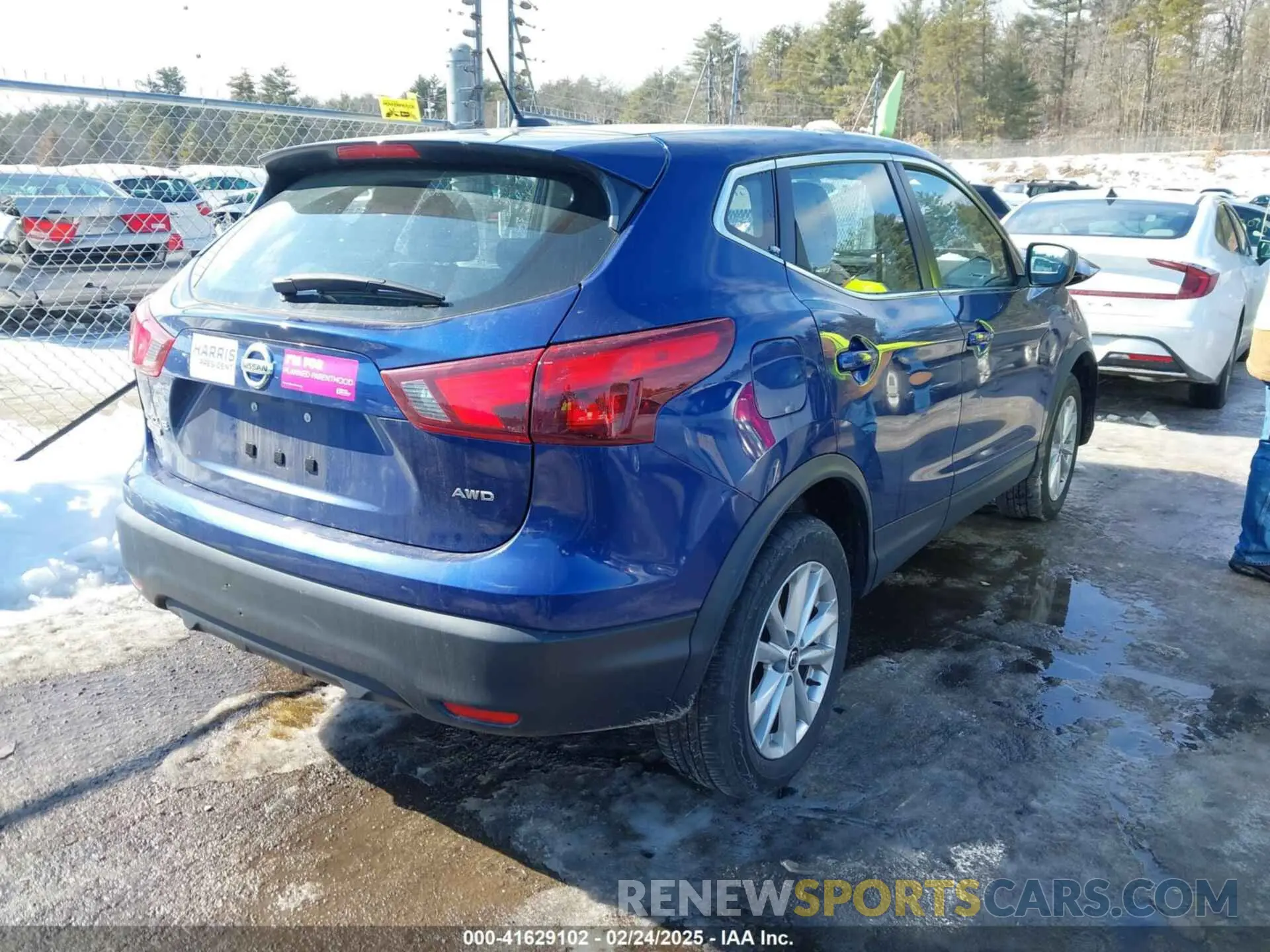 4 Photograph of a damaged car JN1BJ1CRXKW327448 NISSAN ROGUE SPORT 2019