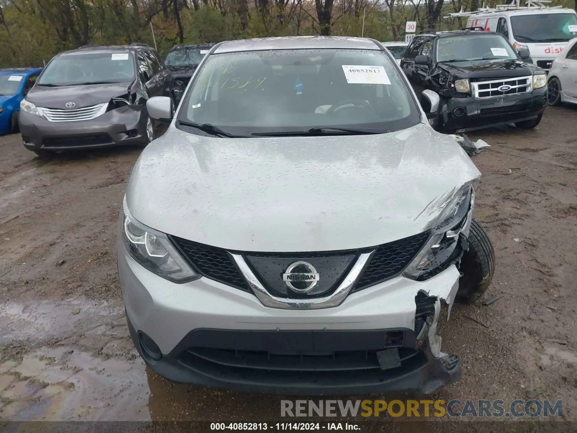 18 Photograph of a damaged car JN1BJ1CRXKW341589 NISSAN ROGUE SPORT 2019