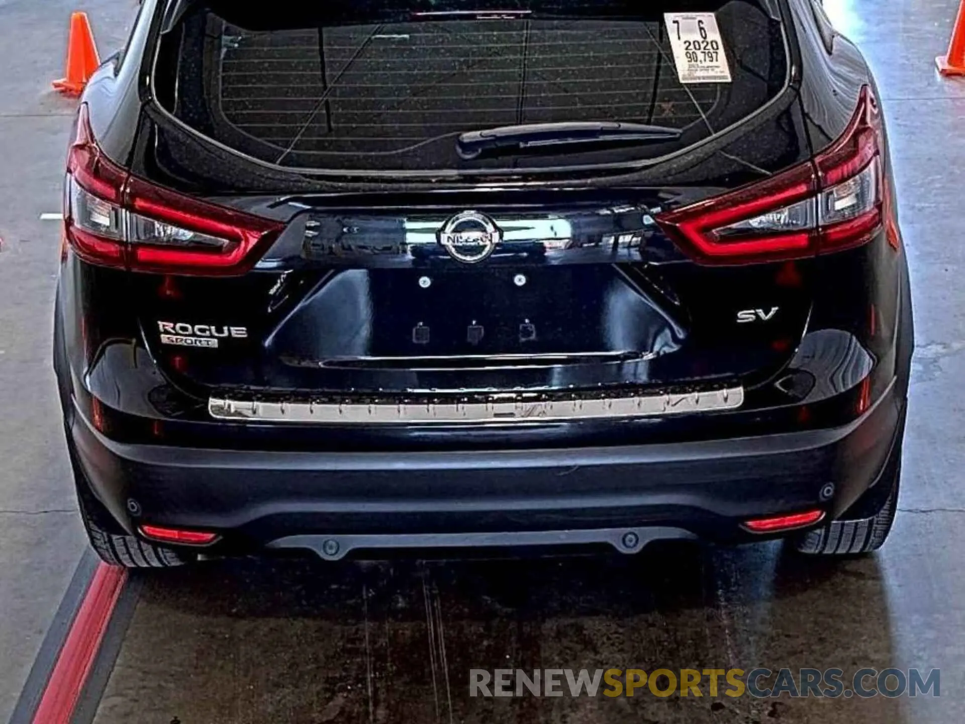 33 Photograph of a damaged car JN1BJ1CV3LW281928 NISSAN ROGUE SPORT 2020