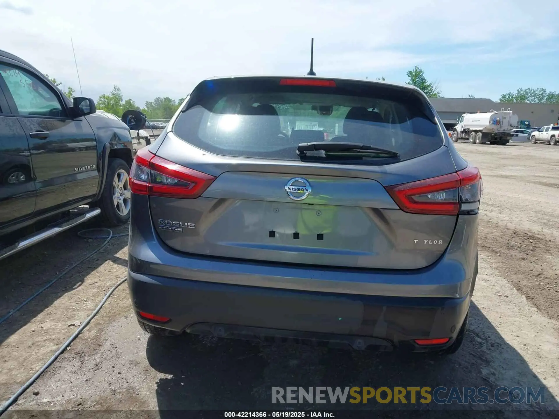 17 Photograph of a damaged car JN1BJ1CV4LW542550 NISSAN ROGUE SPORT 2020