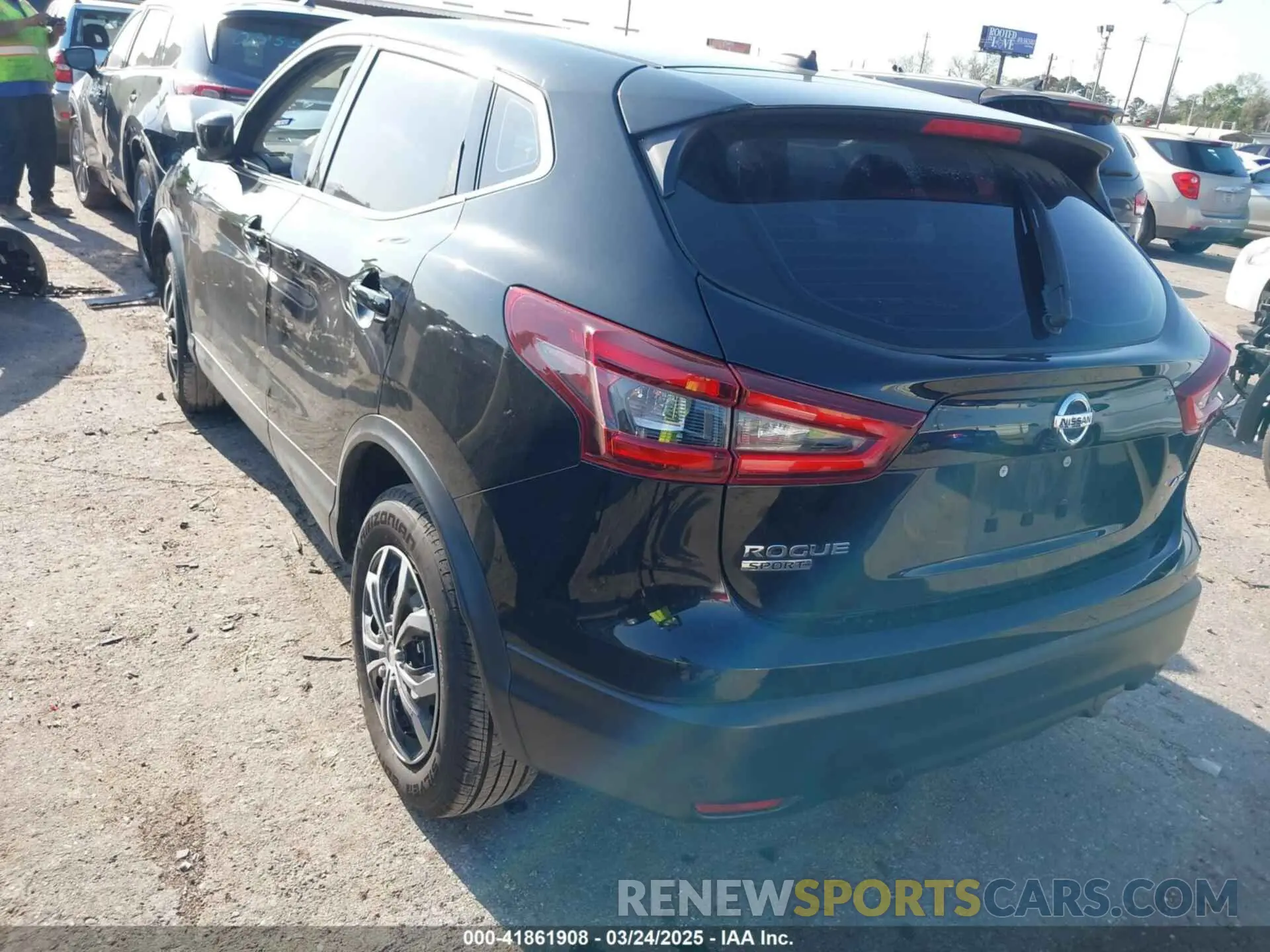 3 Фотография поврежденного автомобиля JN1BJ1CW1LW362015 NISSAN ROGUE SPORT 2020
