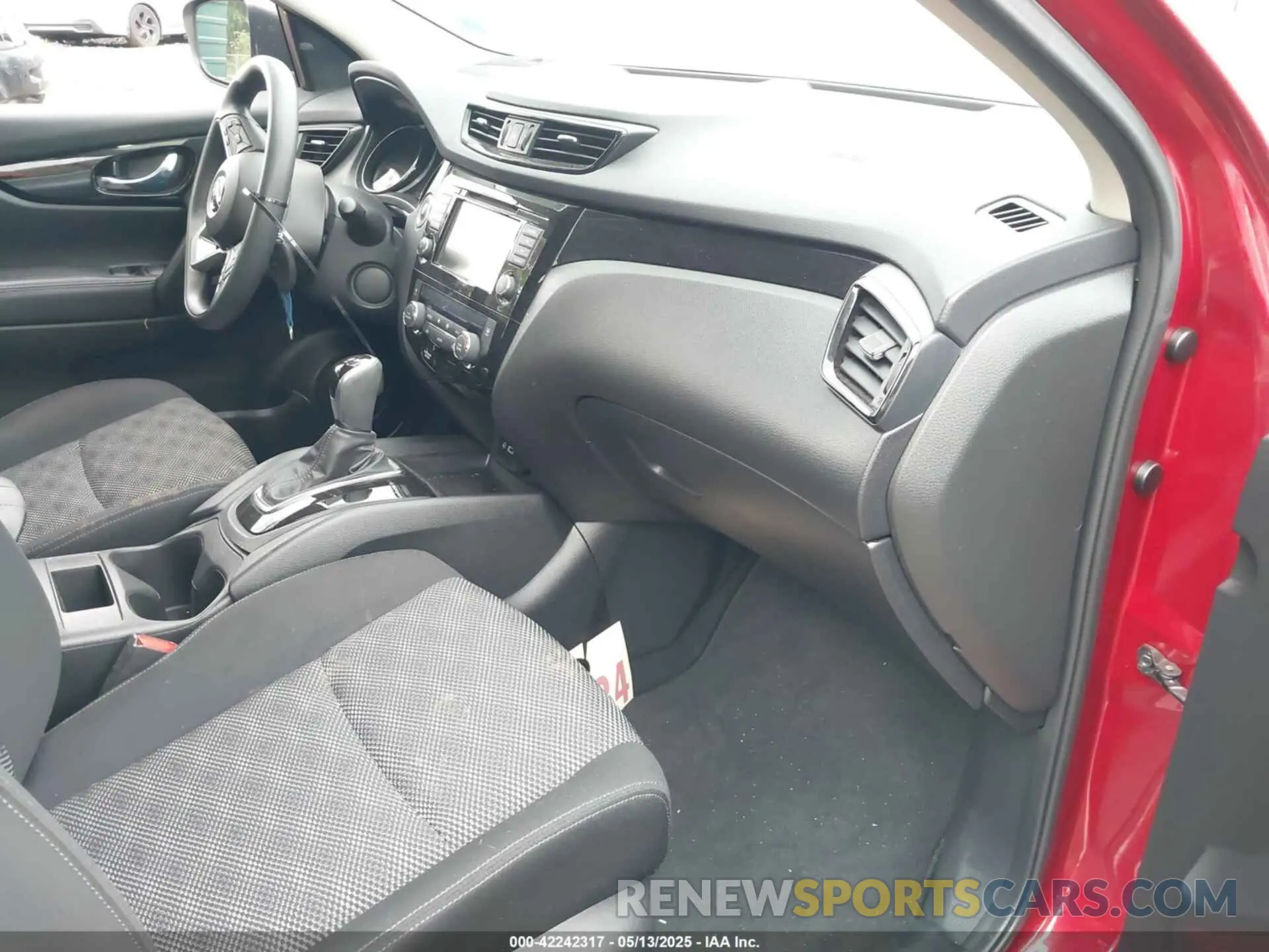 5 Photograph of a damaged car JN1BJ1CW4LW377205 NISSAN ROGUE SPORT 2020