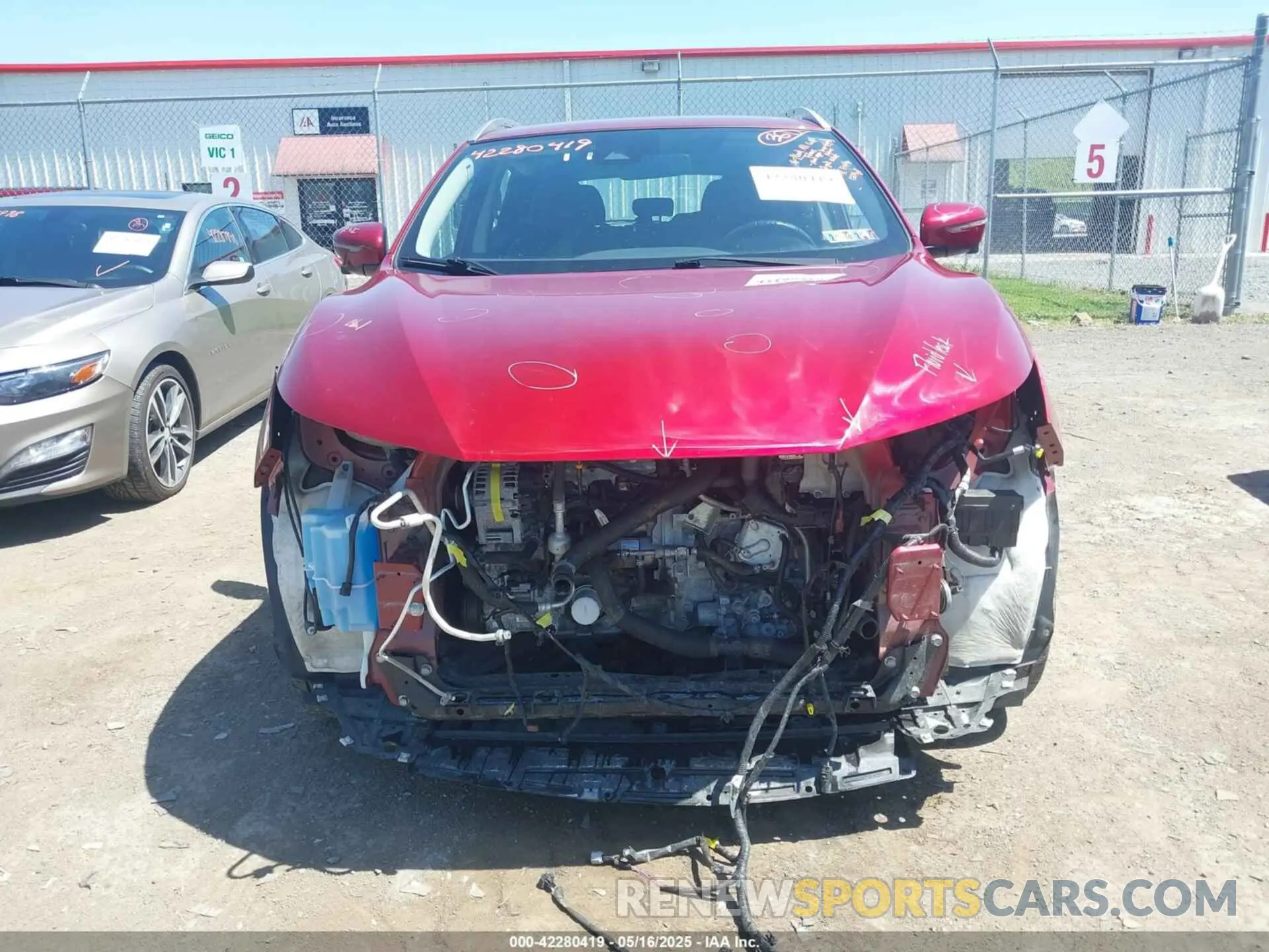 12 Фотография поврежденного автомобиля JN1BJ1CW4LW387135 NISSAN ROGUE SPORT 2020