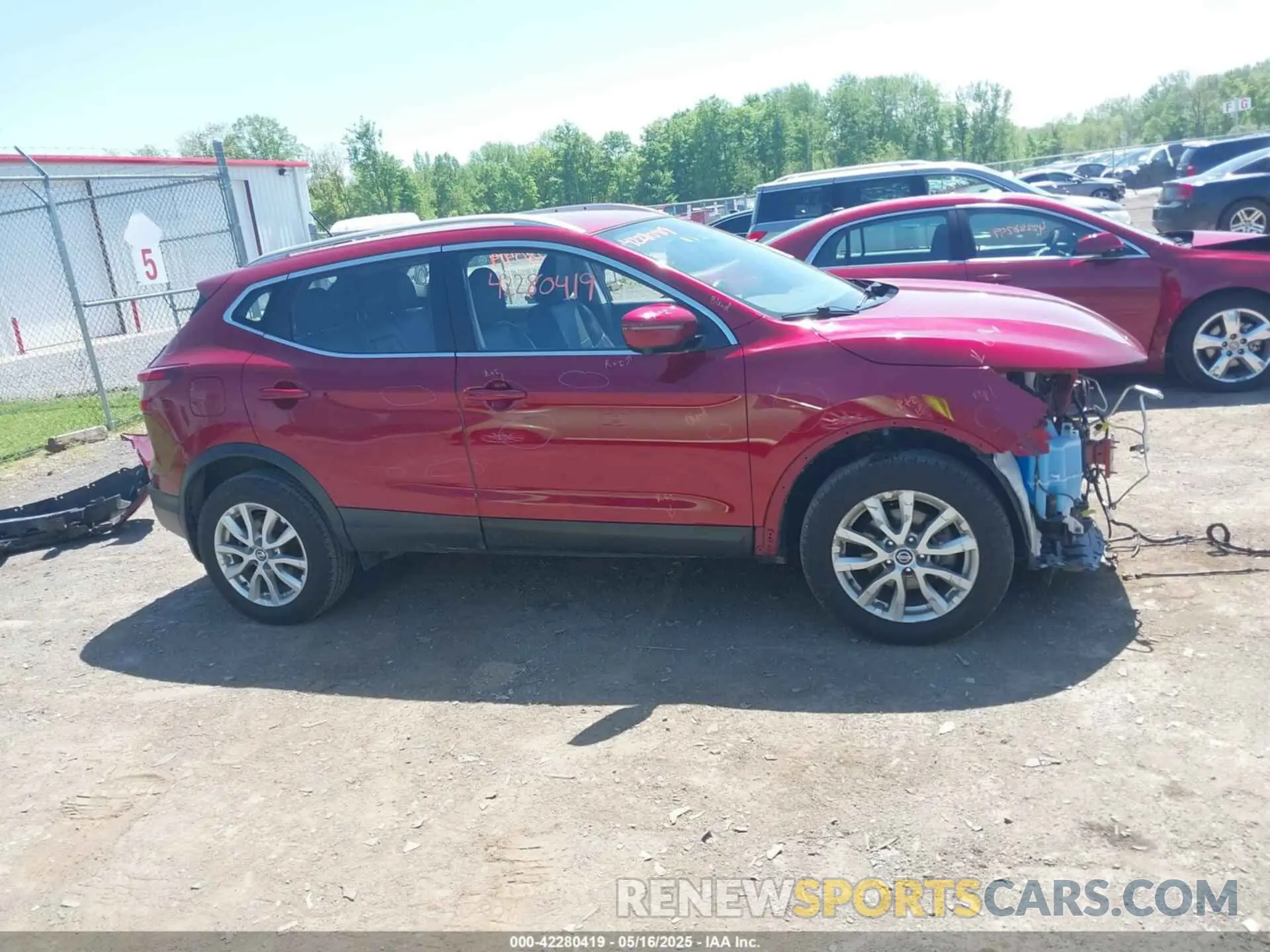 13 Фотография поврежденного автомобиля JN1BJ1CW4LW387135 NISSAN ROGUE SPORT 2020