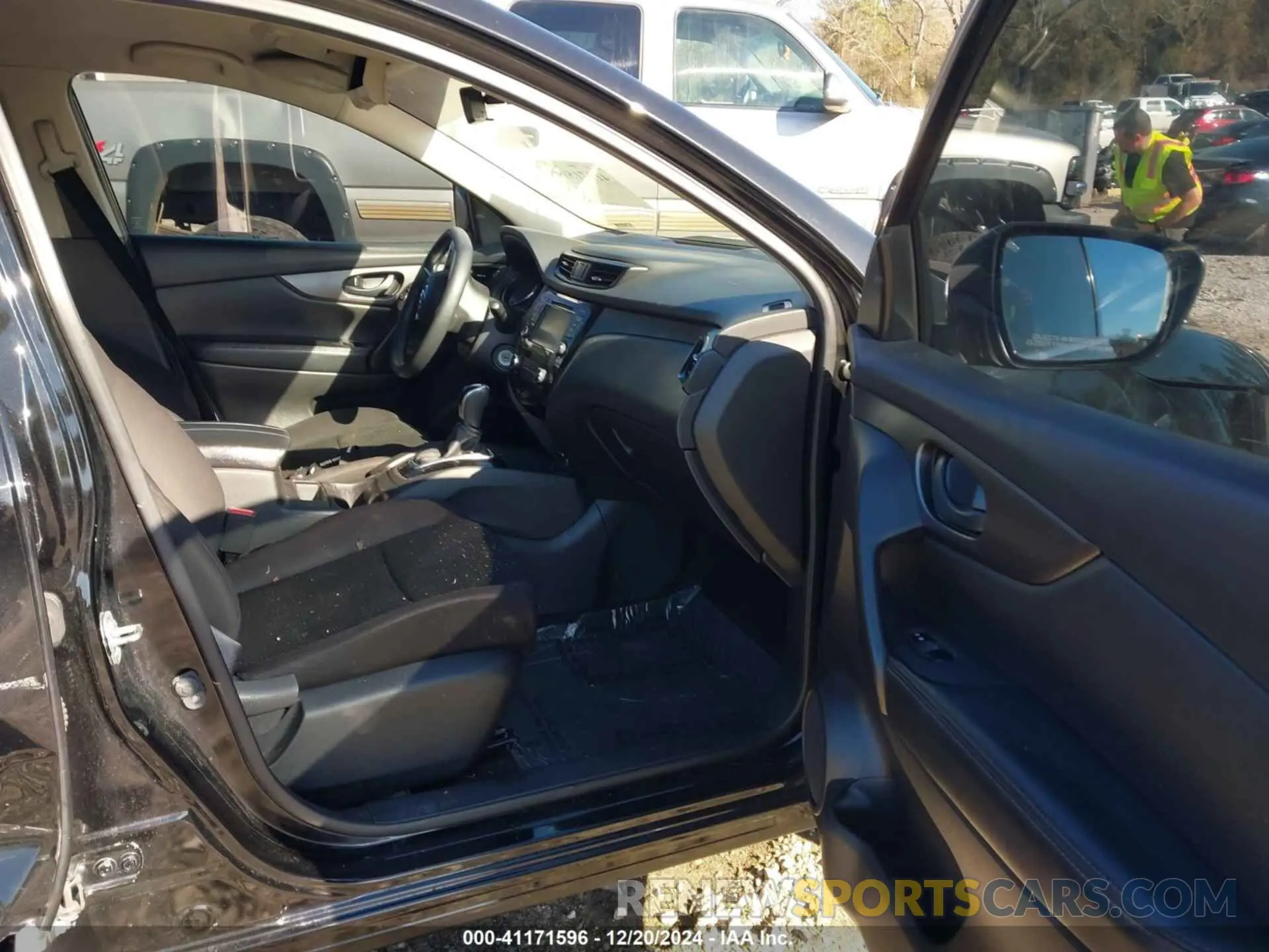 5 Photograph of a damaged car JN1BJ1CW5LW372935 NISSAN ROGUE SPORT 2020