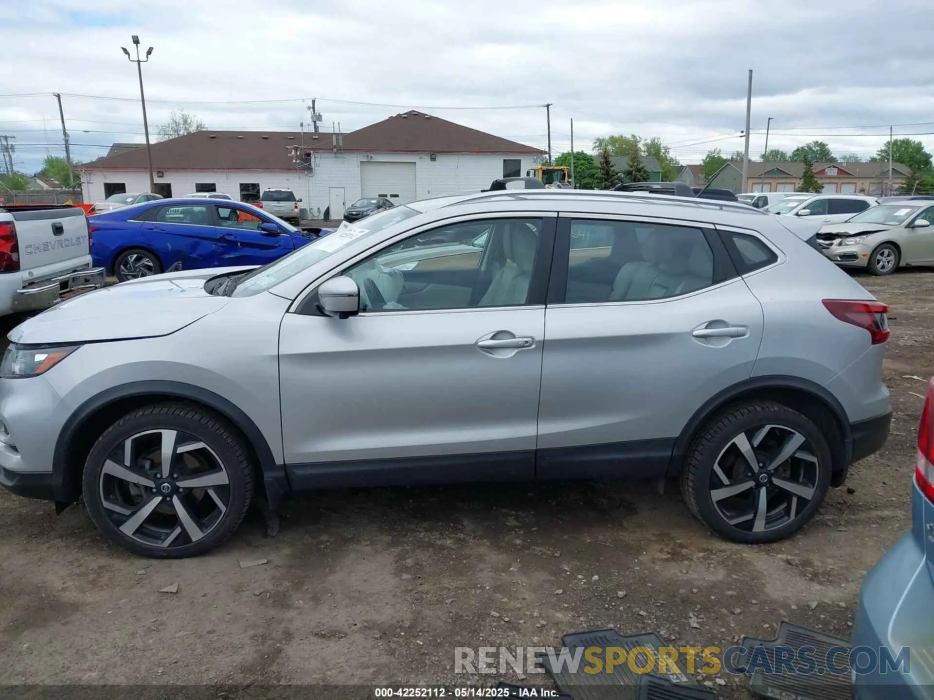 14 Photograph of a damaged car JN1BJ1CW5LW373325 NISSAN ROGUE SPORT 2020