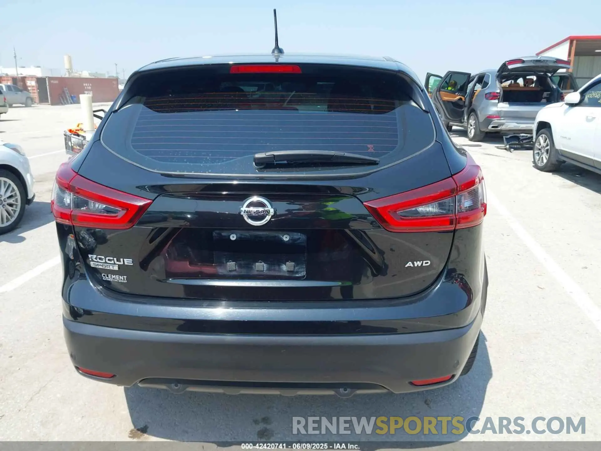 16 Photograph of a damaged car JN1BJ1CW6LW366948 NISSAN ROGUE SPORT 2020