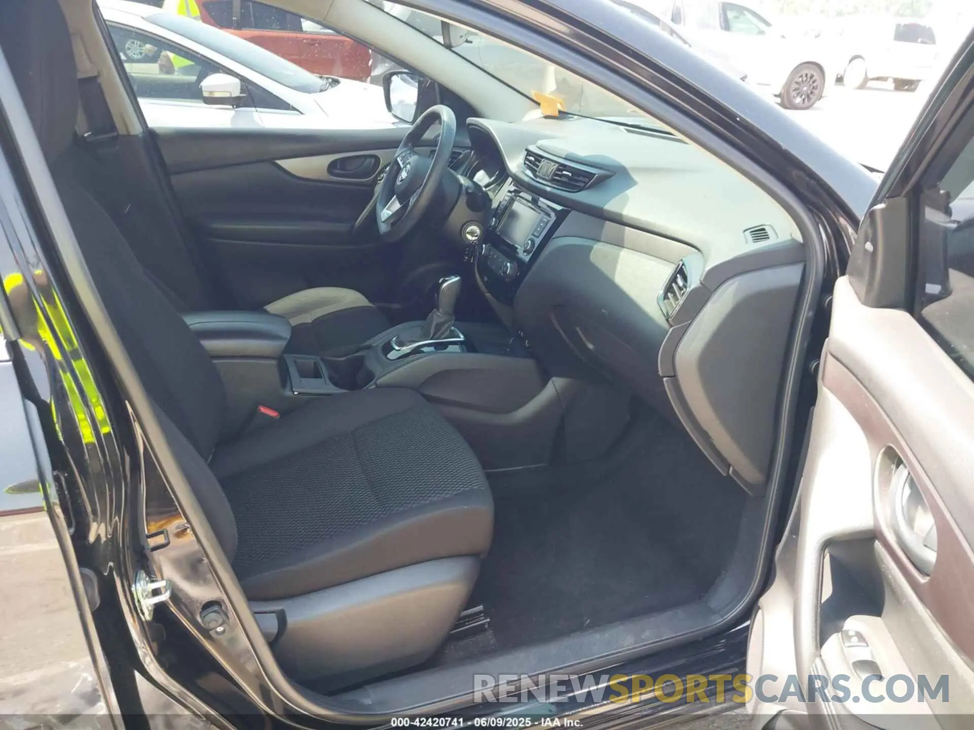 5 Photograph of a damaged car JN1BJ1CW6LW366948 NISSAN ROGUE SPORT 2020