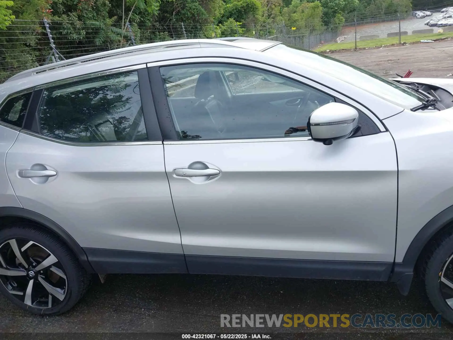 13 Фотография поврежденного автомобиля JN1BJ1CW8LW388191 NISSAN ROGUE SPORT 2020
