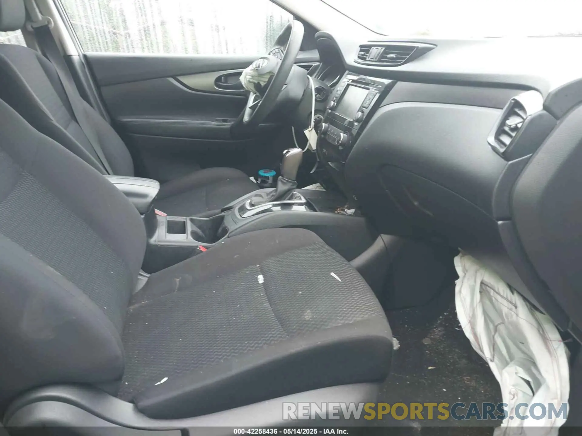 5 Photograph of a damaged car JN1BJ1CW8LW644264 NISSAN ROGUE SPORT 2020