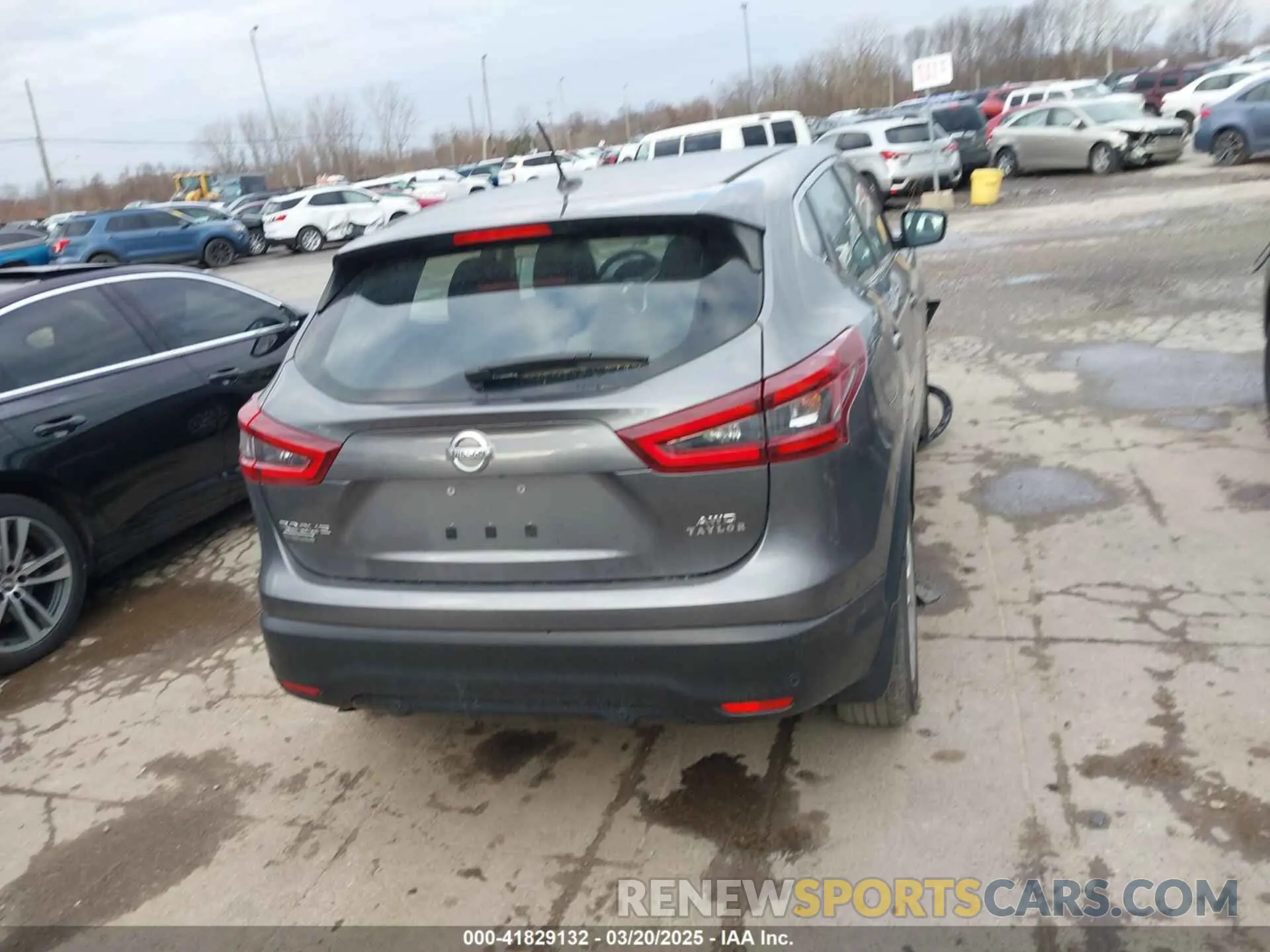 17 Photograph of a damaged car JN1BJ1CW8LW644622 NISSAN ROGUE SPORT 2020