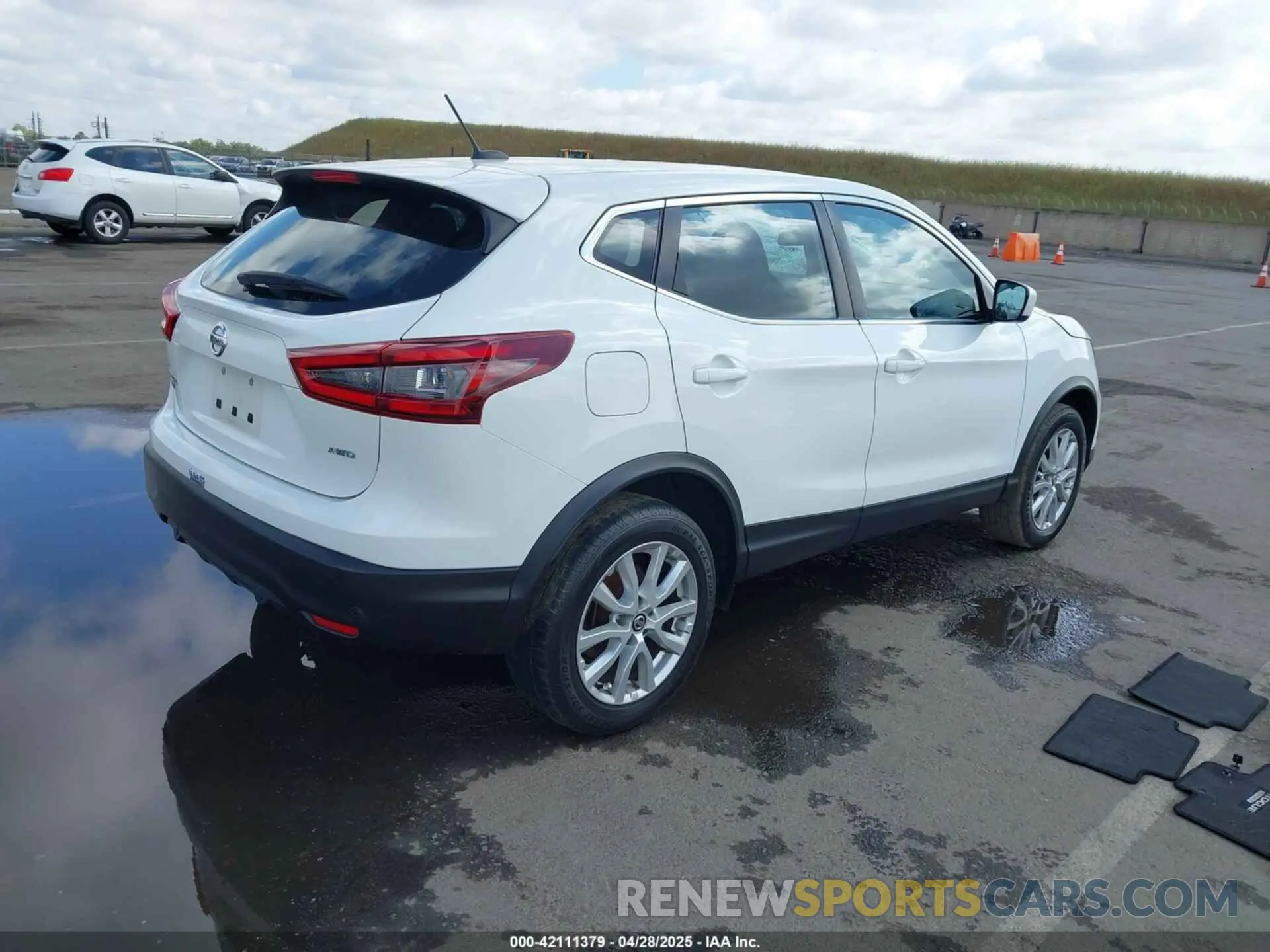 4 Photograph of a damaged car JN1BJ1AW2MW425613 NISSAN ROGUE SPORT 2021