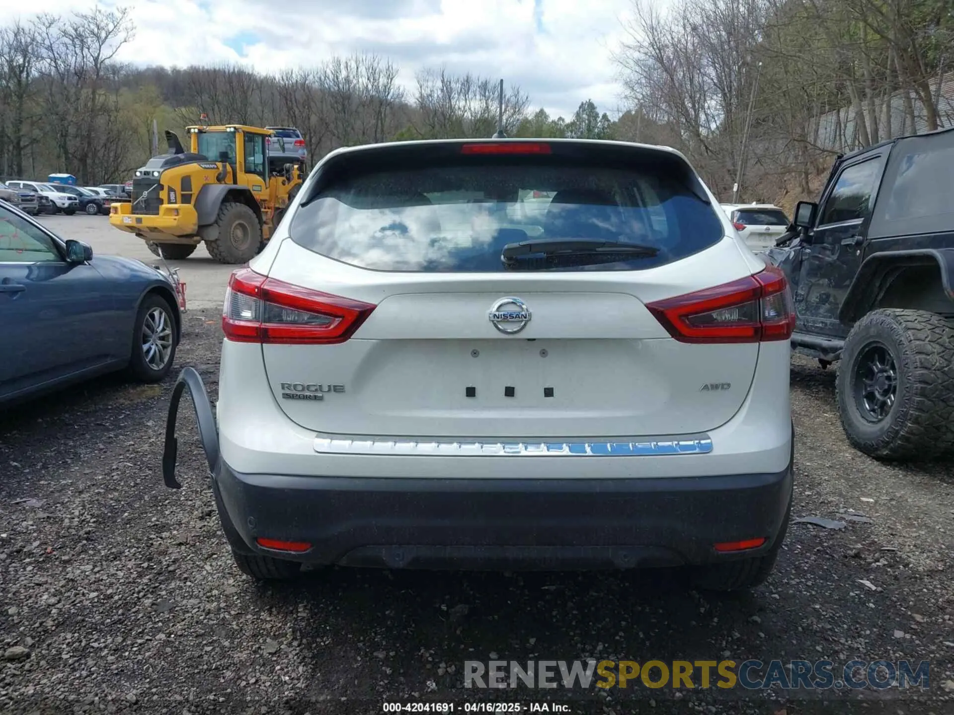 17 Photograph of a damaged car JN1BJ1AW4MW442123 NISSAN ROGUE SPORT 2021