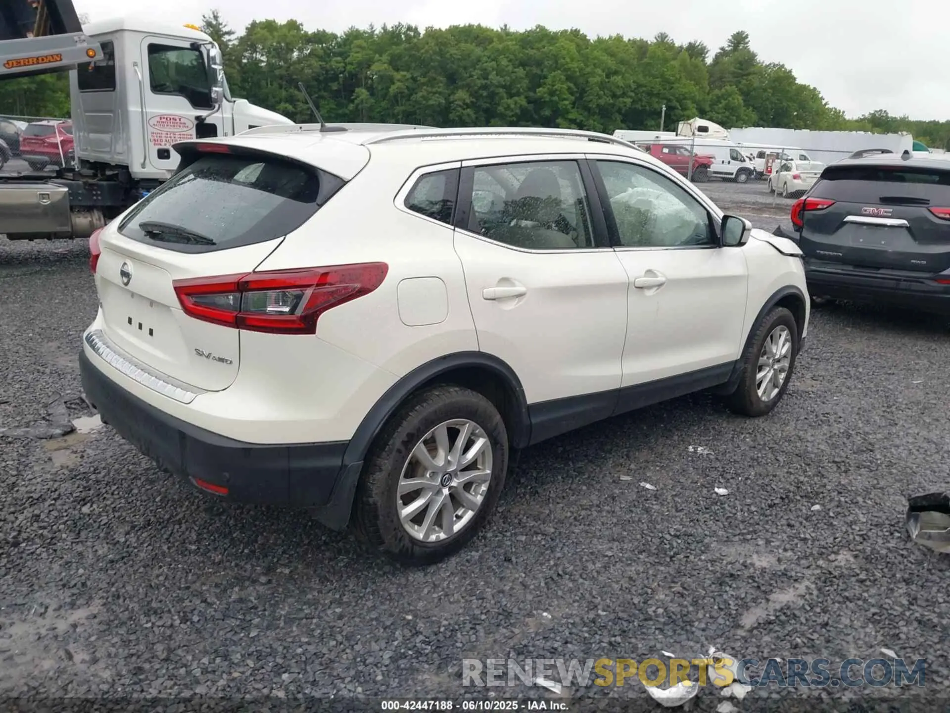 4 Photograph of a damaged car JN1BJ1BW3MW449238 NISSAN ROGUE SPORT 2021