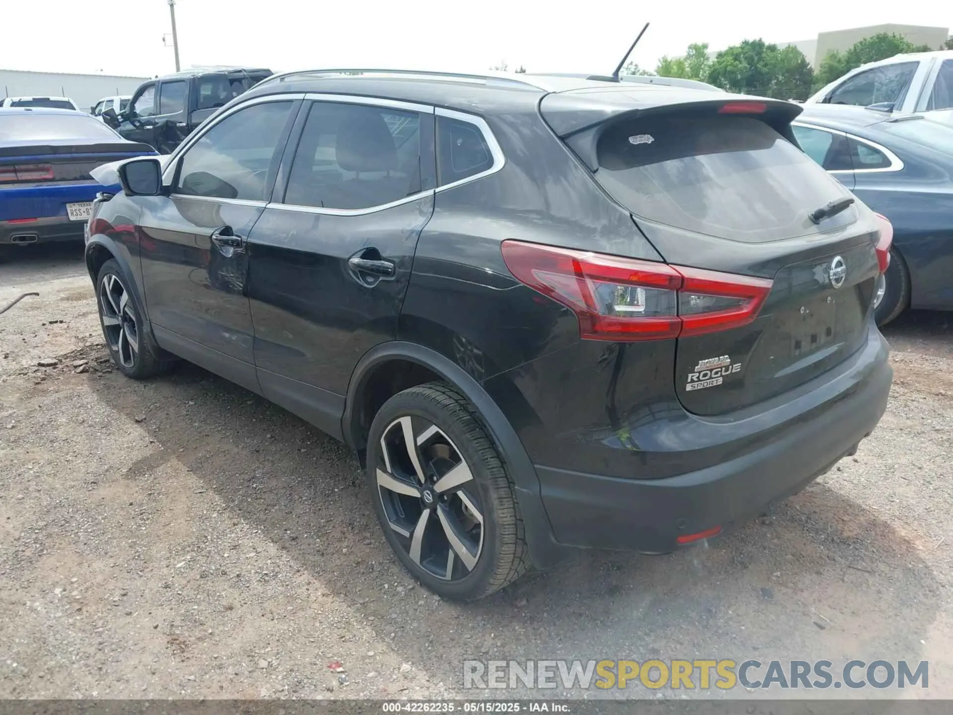 3 Photograph of a damaged car JN1BJ1CV8MW320692 NISSAN ROGUE SPORT 2021